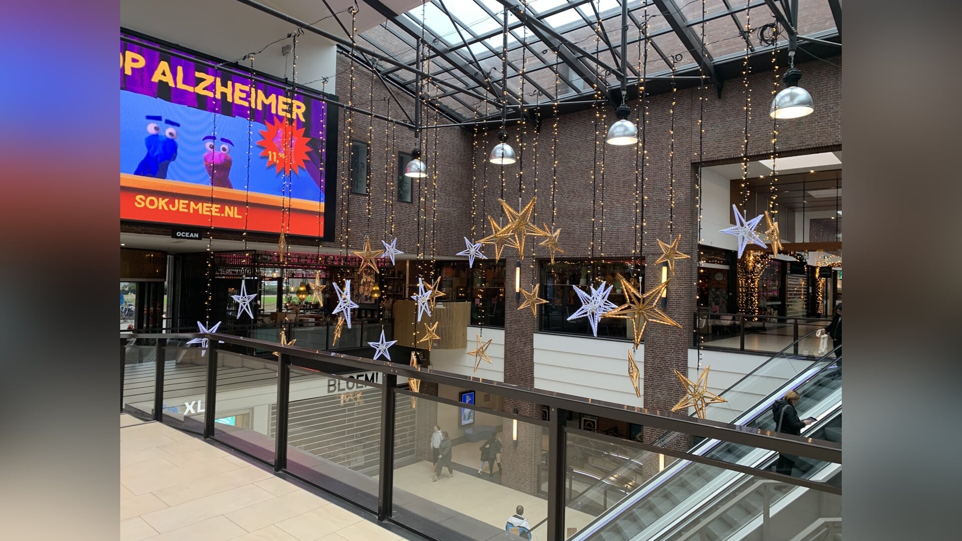 Winkelcentrum Diemerplein feestelijk versierd