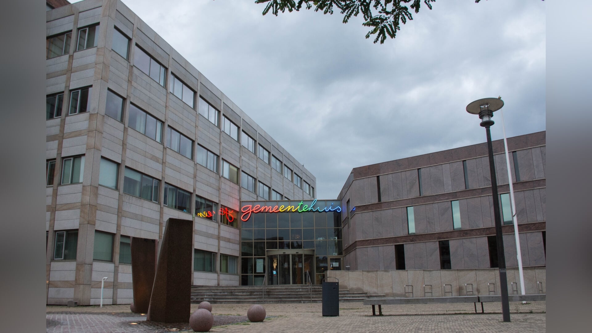 Hoofdingang van gemeentehuis gesloten van 4 tot en met 19 november