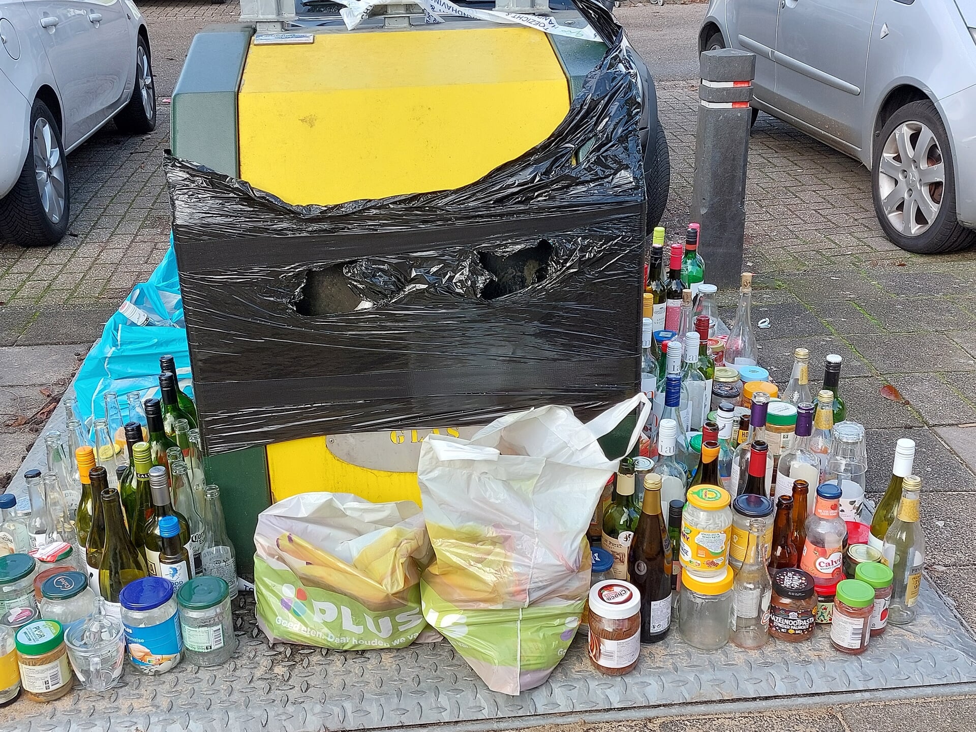 Bewoonster stoort zich aan glasafval bij afgesloten containers; GAD komt in actie