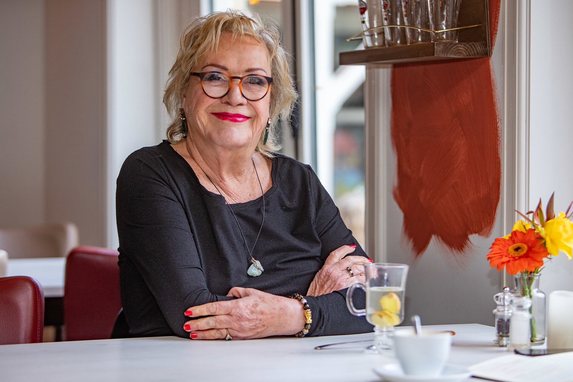 Voormalig televisiepresentatrice Viola Holt (76) overleden