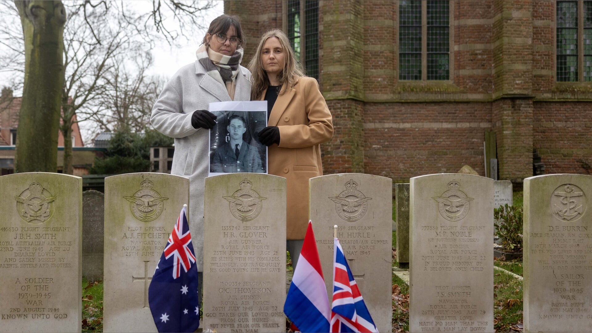 Jennifer (31) brengt laatste groet aan haar oudoom - Het laatste nieuws ...
