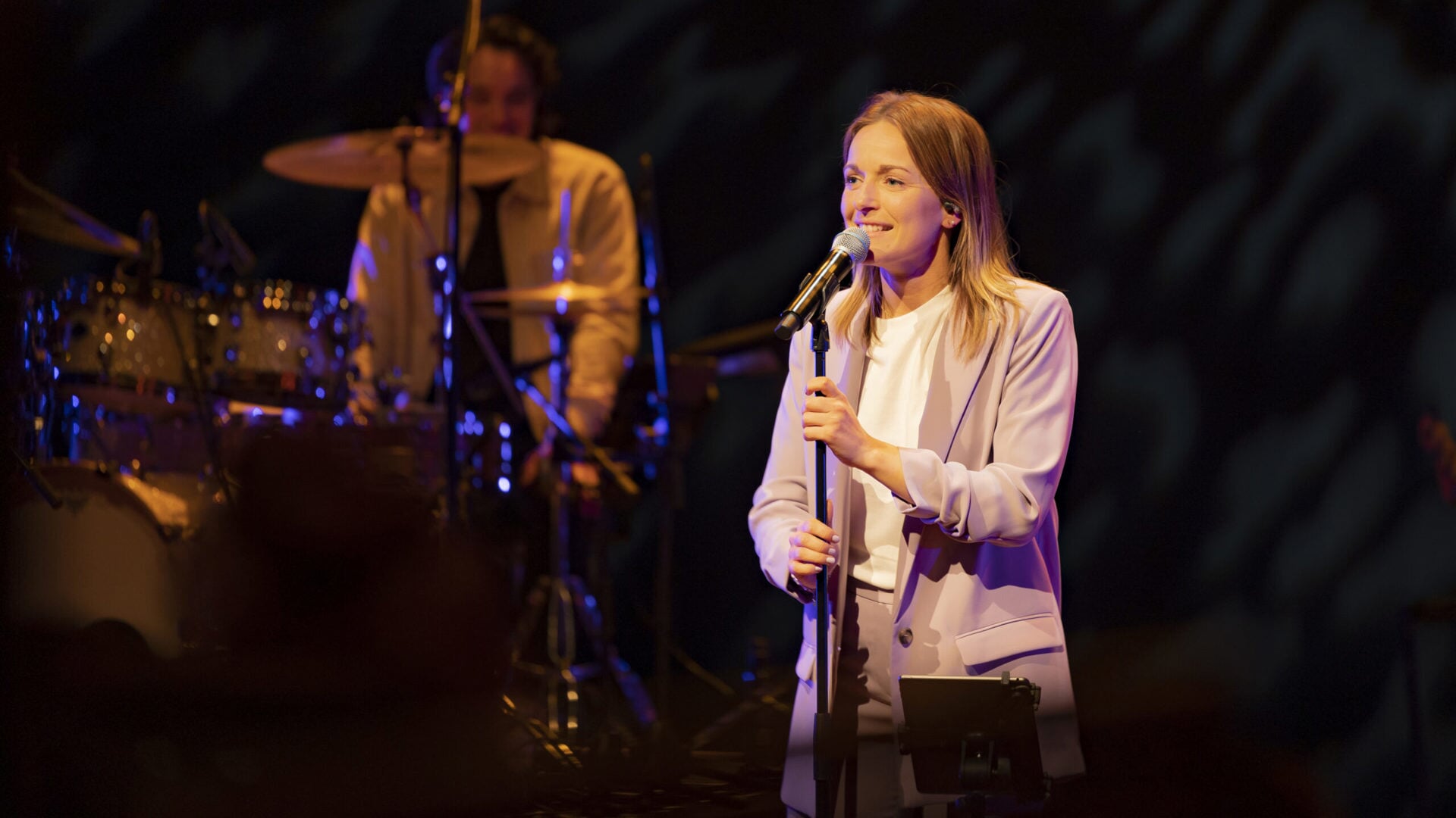 Zangeres Eline geeft concert in Ouddorp | Eilanden-Nieuws