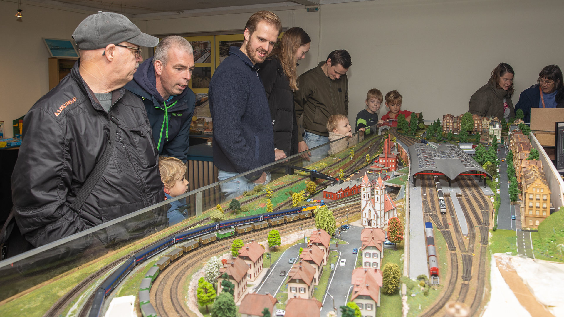 Kijken naar levendige miniatuurwereld in Nunspeet