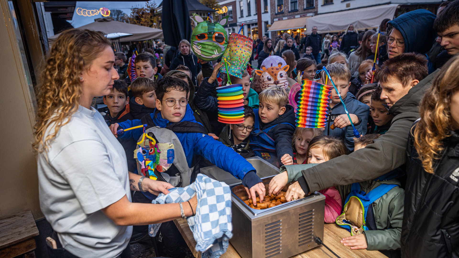 Sint Maarten brengt licht en gezelligheid in Elburg Vesting & Haven