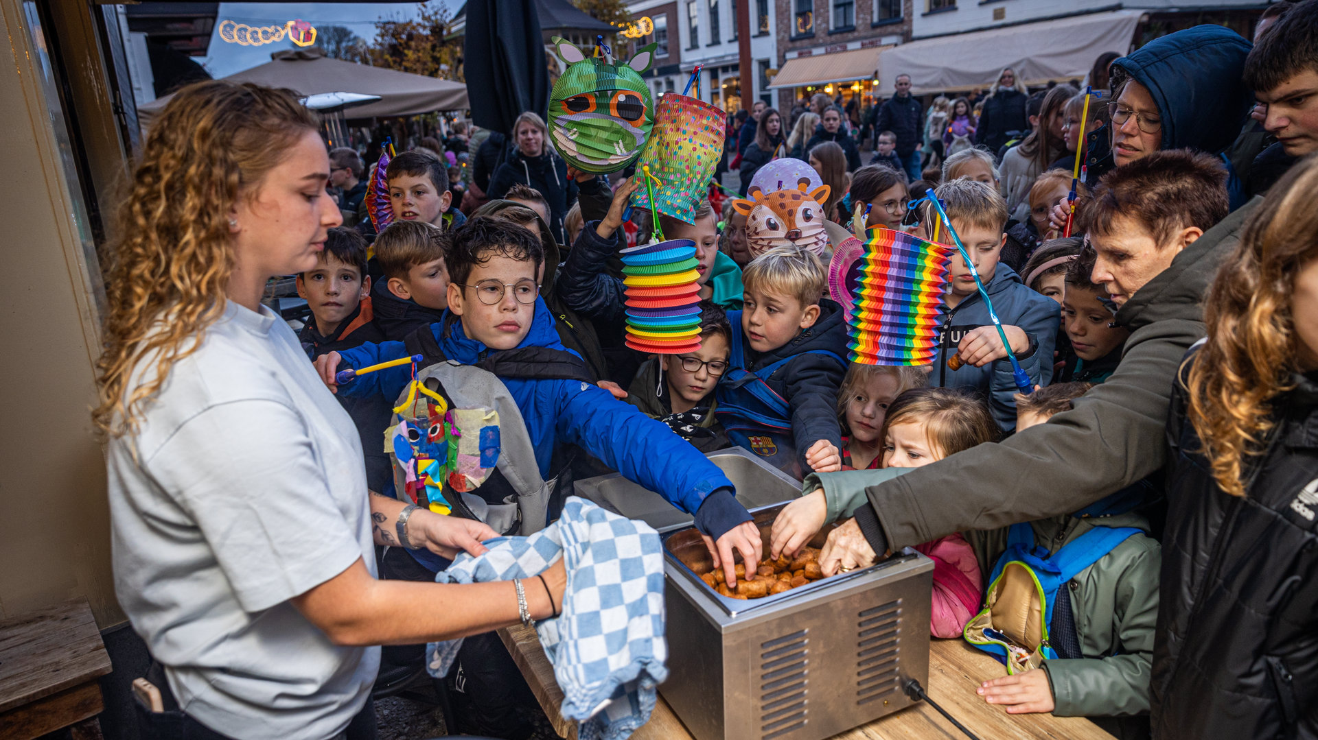 Sint Maarten brengt licht en gezelligheid in Elburg Vesting & Haven