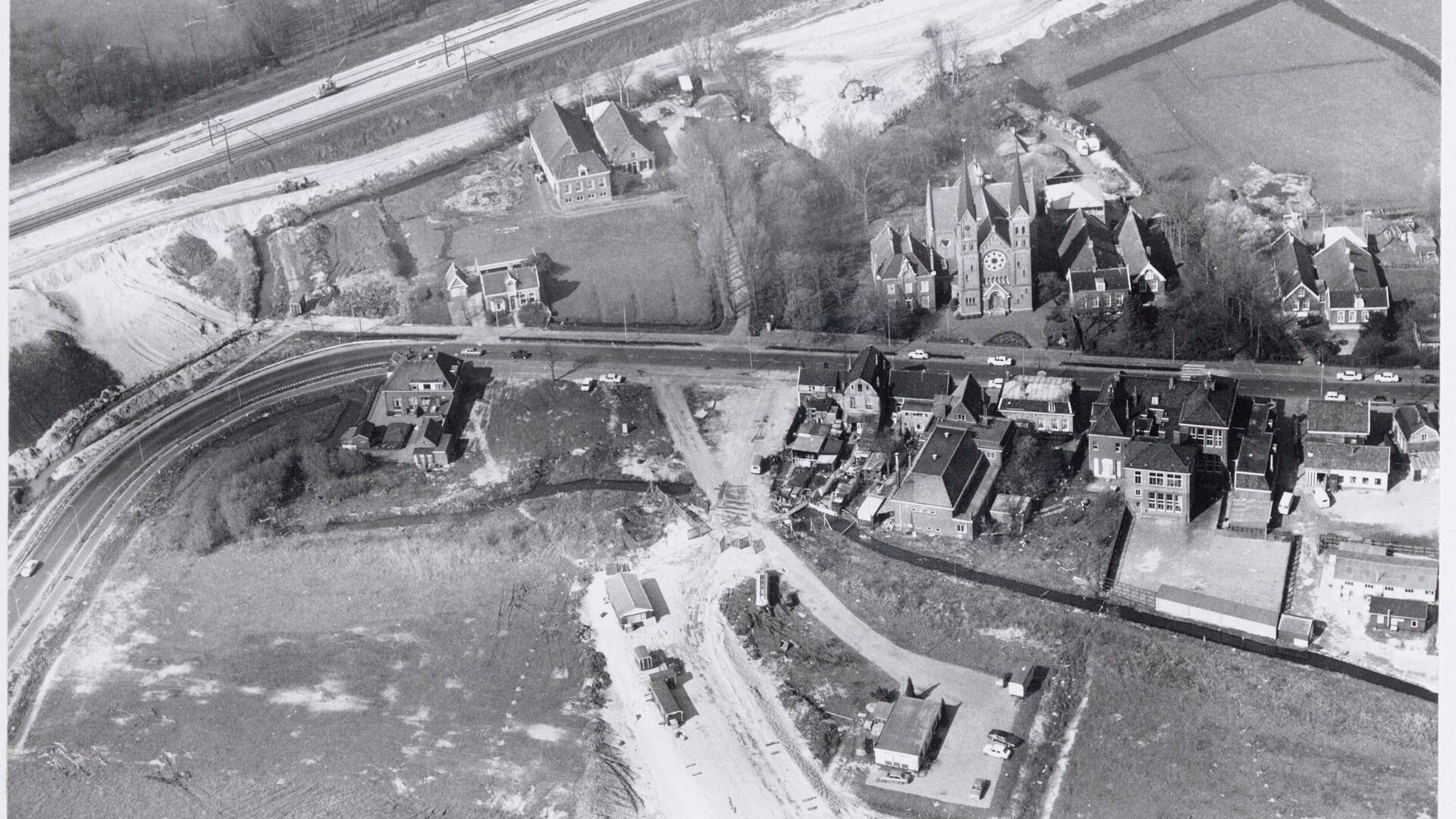 Duivendrecht, dorp toen en nu: Verandering bij en door het spoor