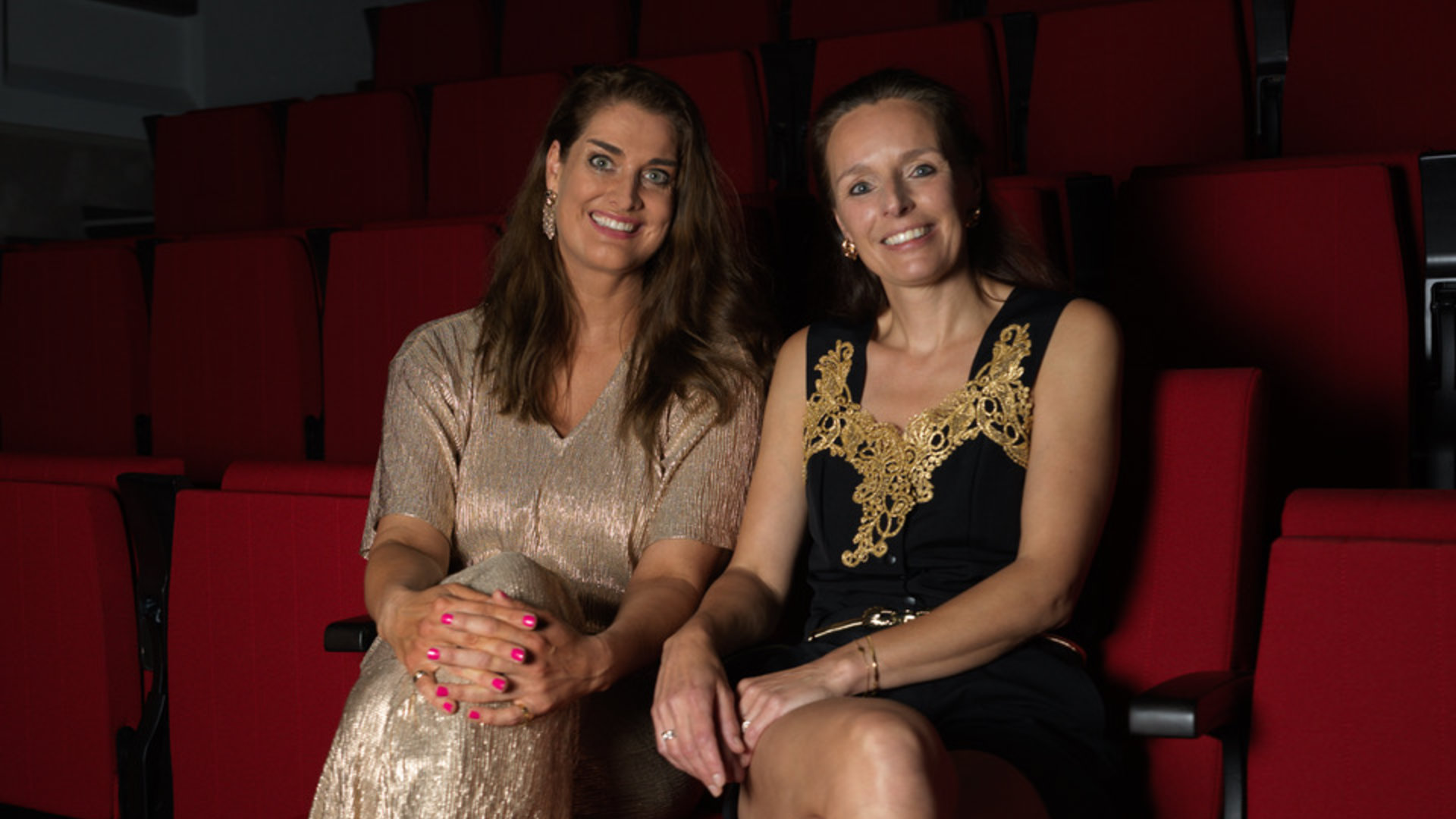 Nina Ebbenhout en Mae Wever brengen Nederlandstalige liedjes en vioolmuziek naar DeMess