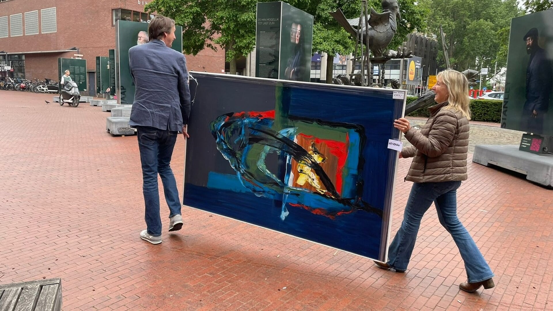 Veel belangstelling voor verkoop kunstwerken uit gemeentelijke collectie, meer dan 250 werken verkoc