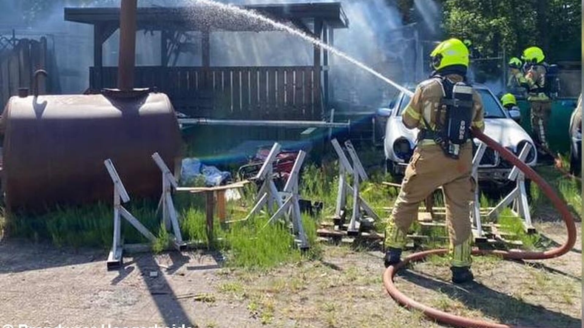Schuurtje en stacaravan gaan in vlammen op