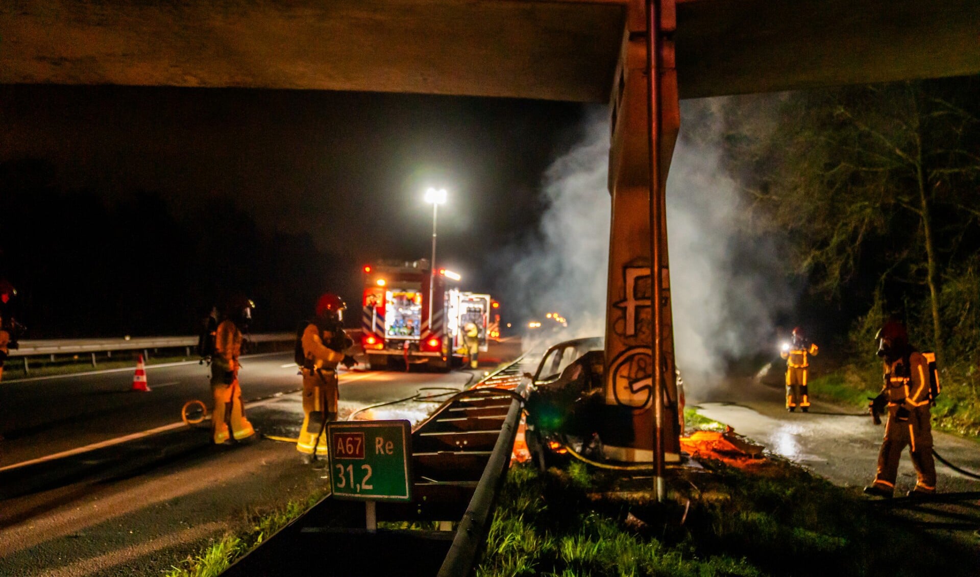 Dode bij botsing tegen pijler van viaduct