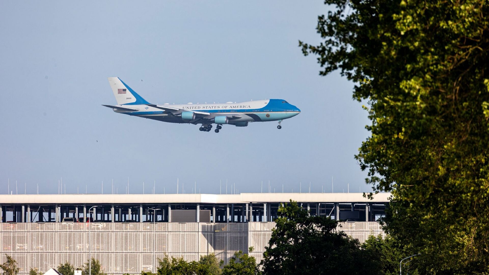 Airforce One met Amerikaanse president Trump geland op Kaagbaan op Schiphol