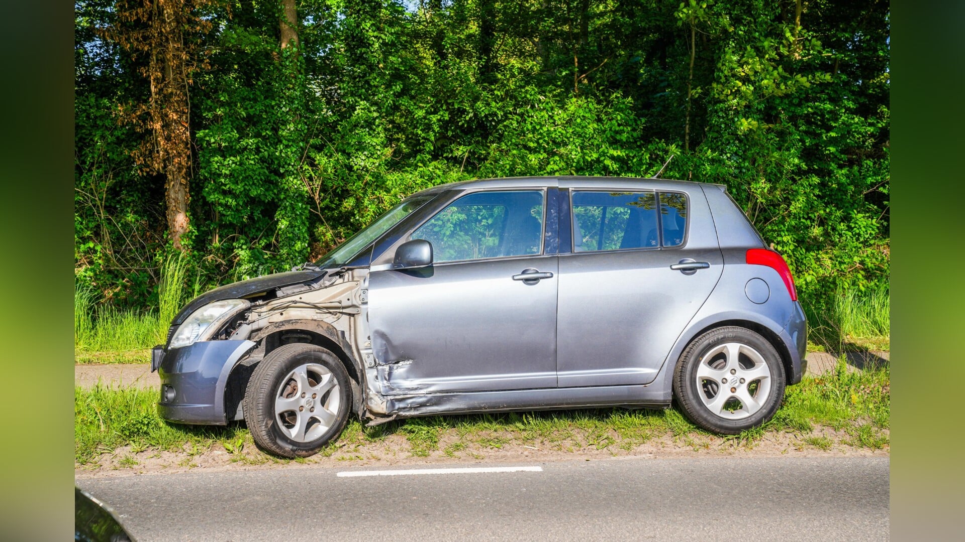 Botsing tussen auto en motor in Heeze