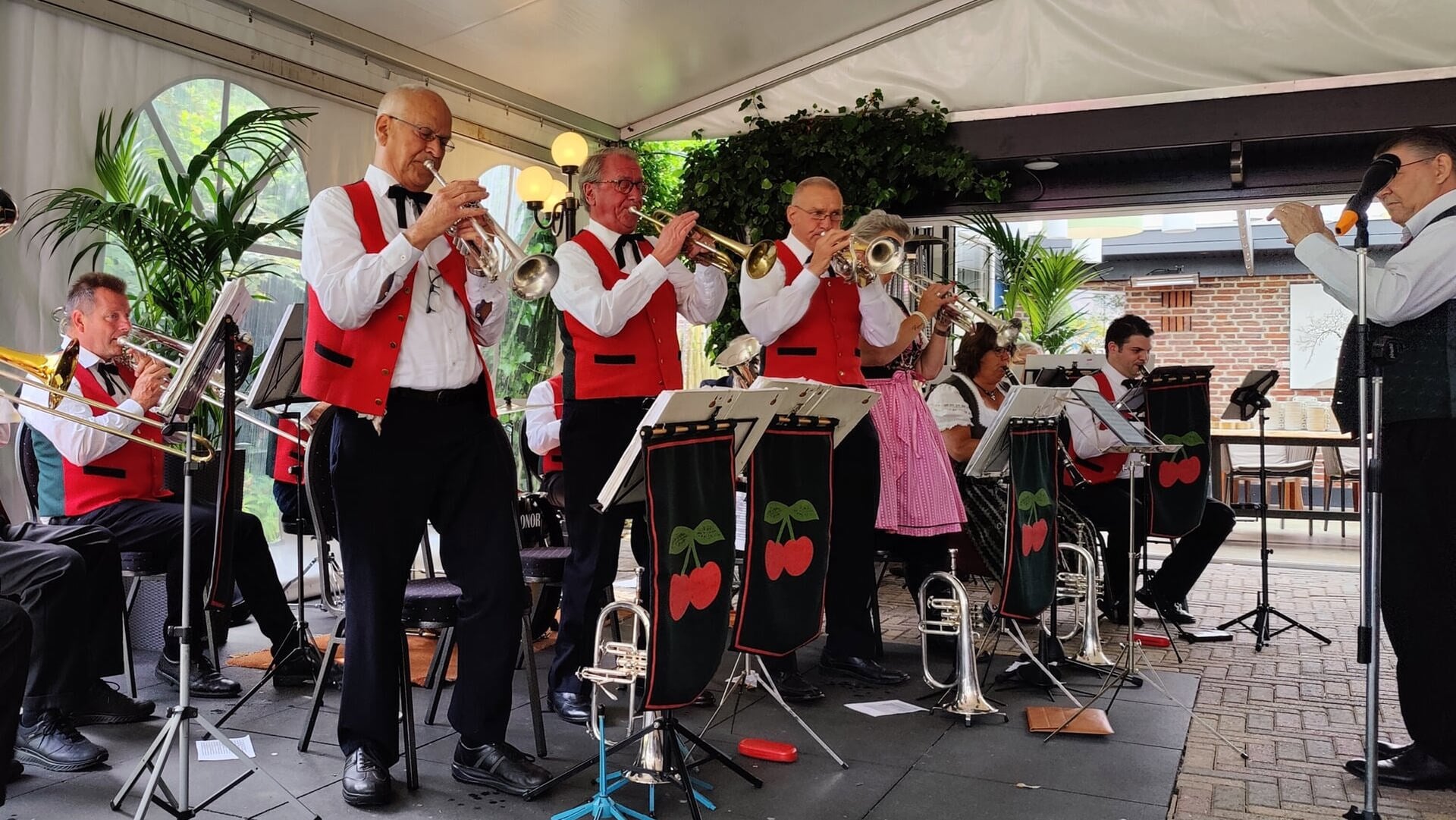 Platzconcert De Kersenlanders en Die Heidefelders Musikanten