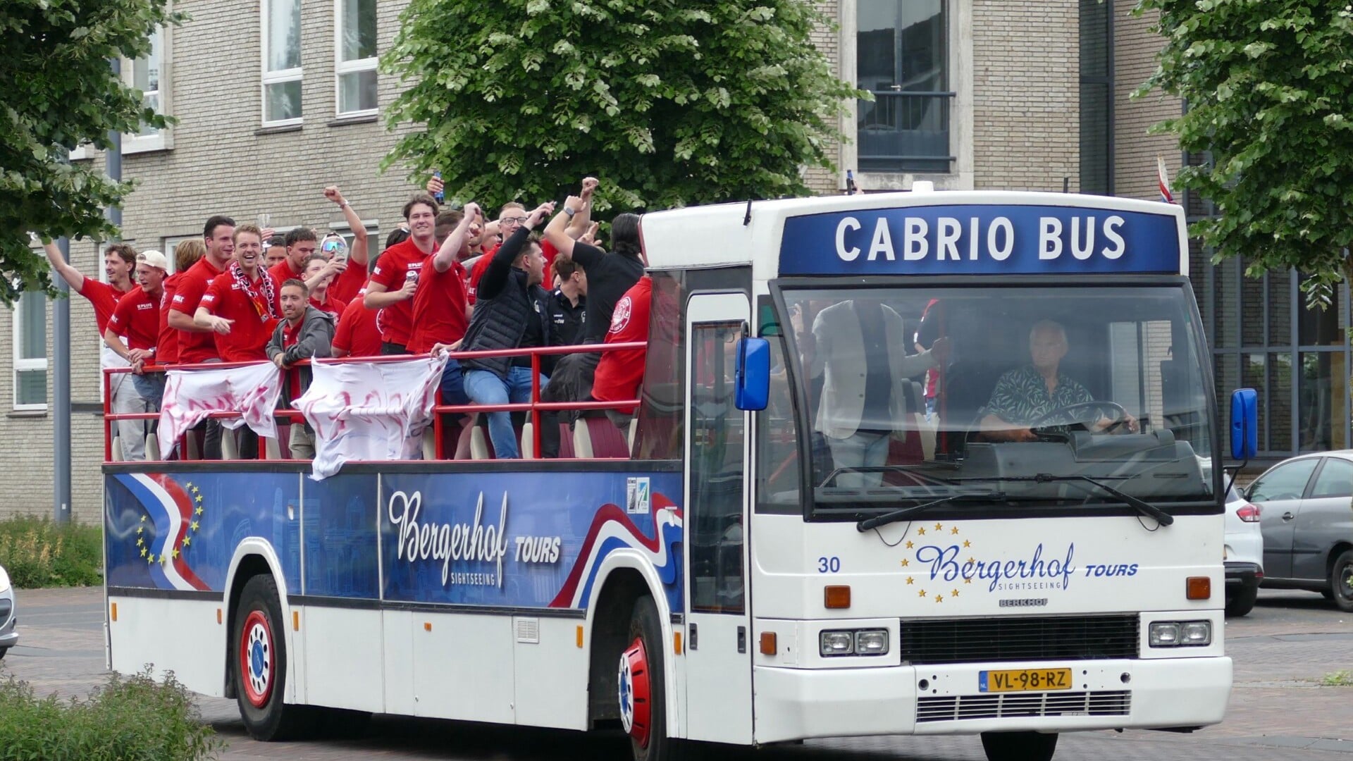 Met de cabrio bus door Mierlo