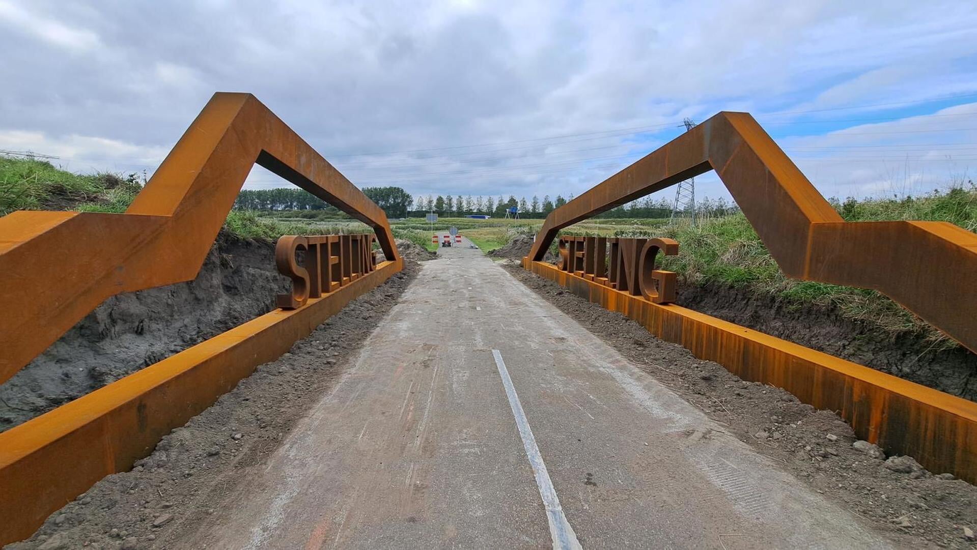 Onthulling kunstwerk liniedijk bij Fort bij Veldhuis