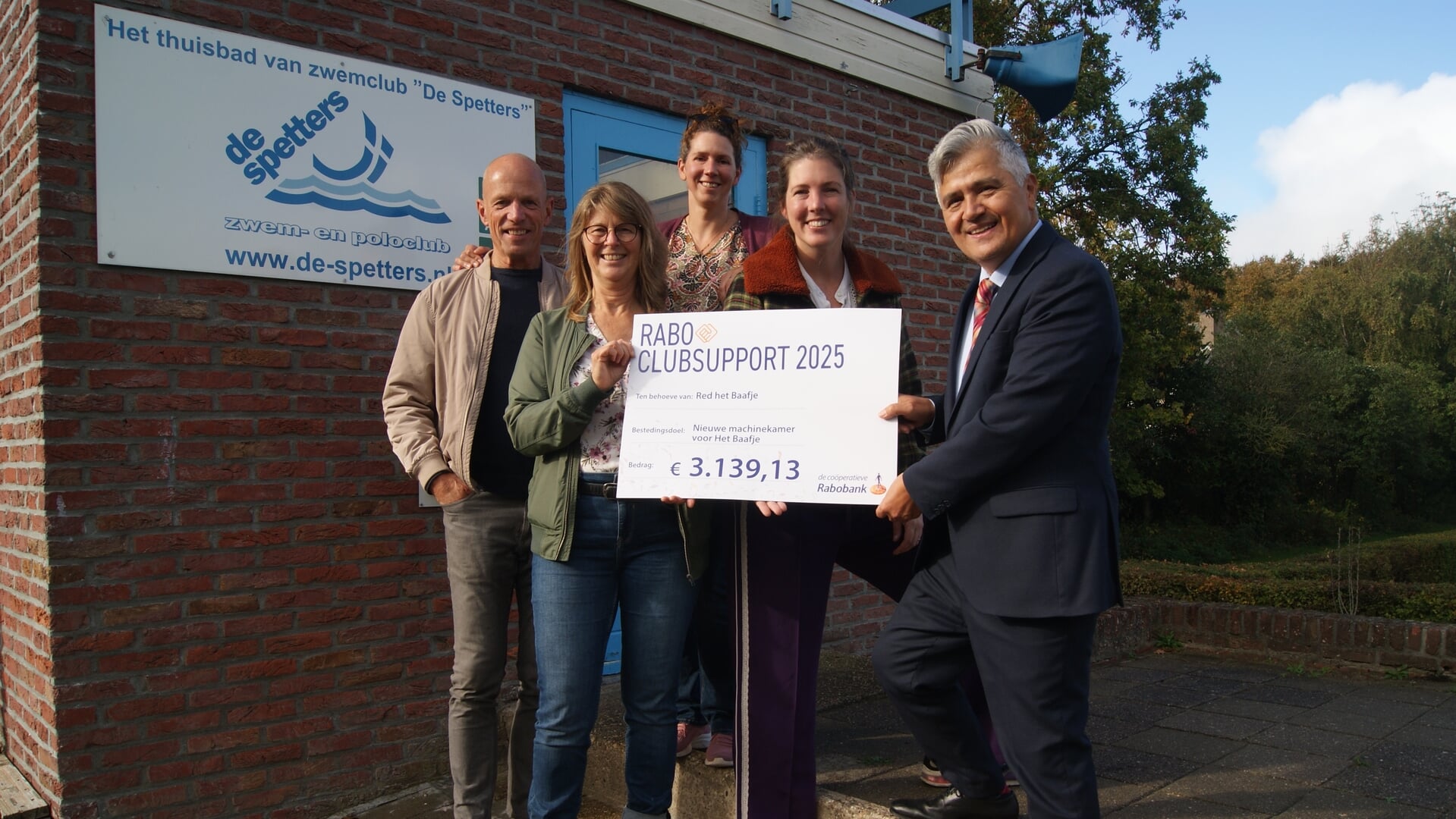 Baafje blij met Rabo cheque van ruim €3000