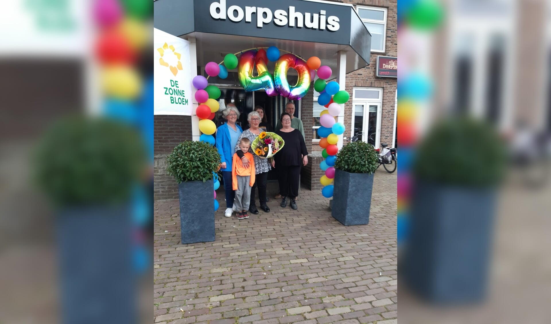 Feest bij De Zonnebloem in Warmenhuizen