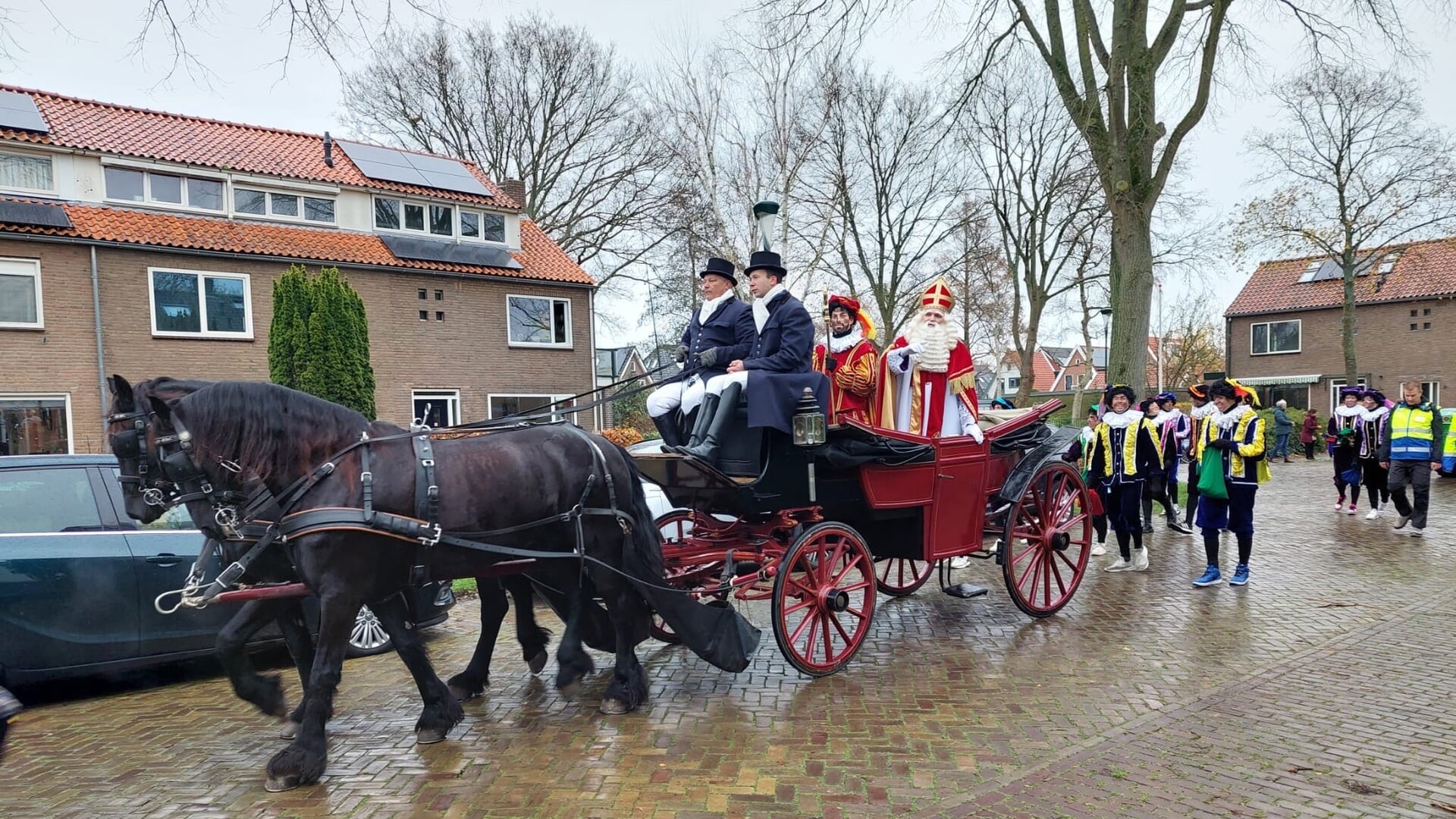 Hij komt, hij komt... Sinterklaasintocht Heiloo