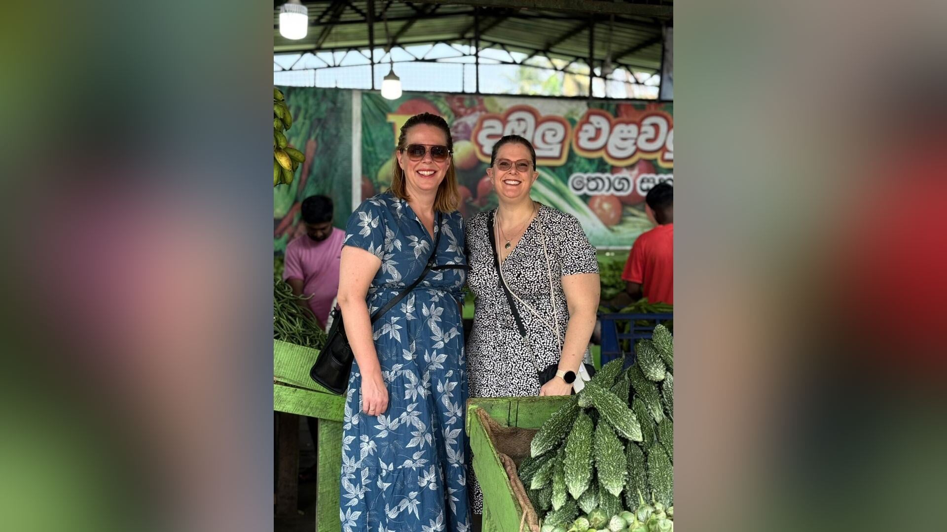 Monique en Liesbeth helpen kinderen in Sri Lanka