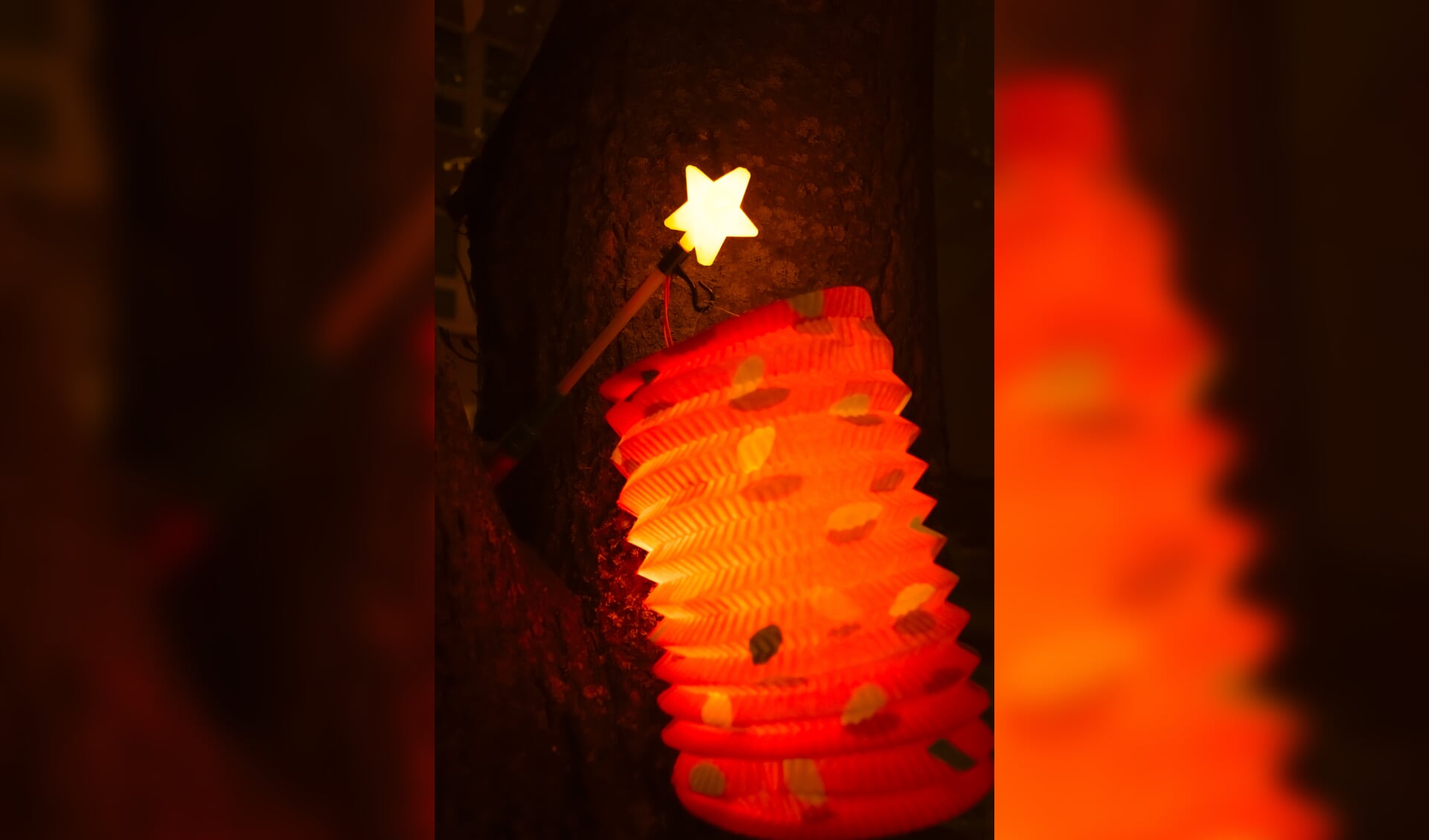 Lampionnen en warme chocolademelk tijdens lichtjestocht Sommelsdijk