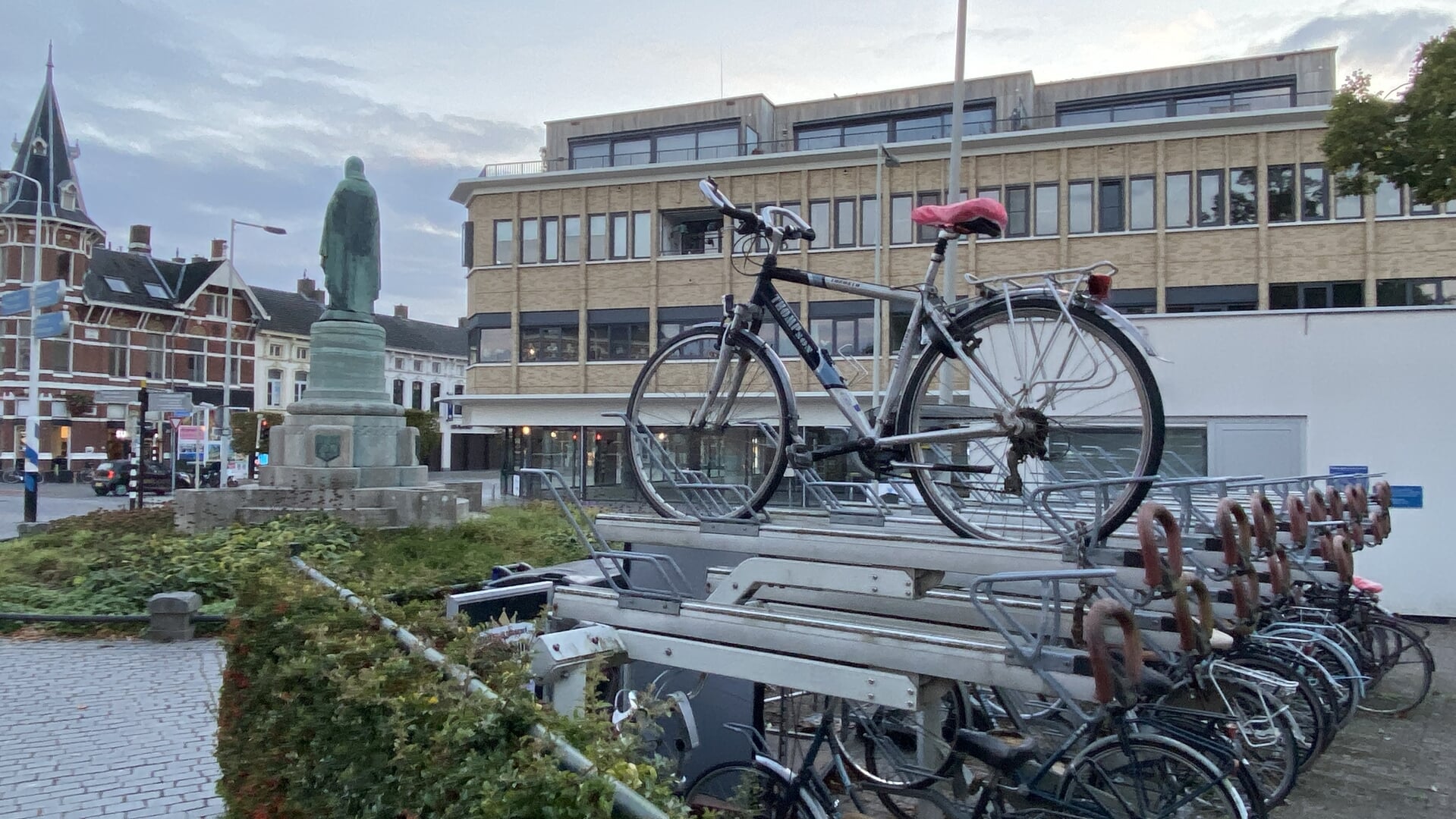 Bewaakte fietsenstalling Pastoor Joorenplein heropent begin 2026
