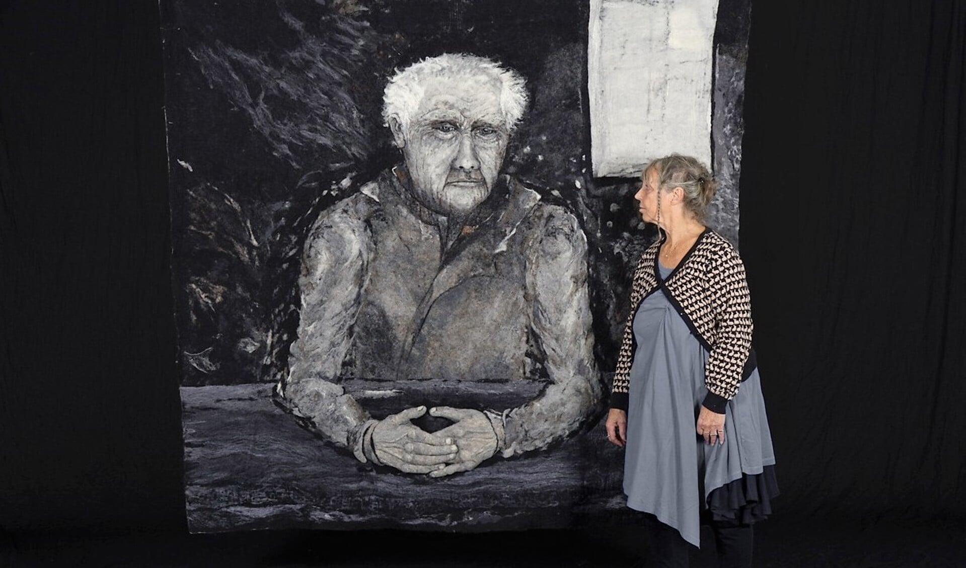 Textielkunstenaar Mieke Werners in Grote Kerk Oosthuizen