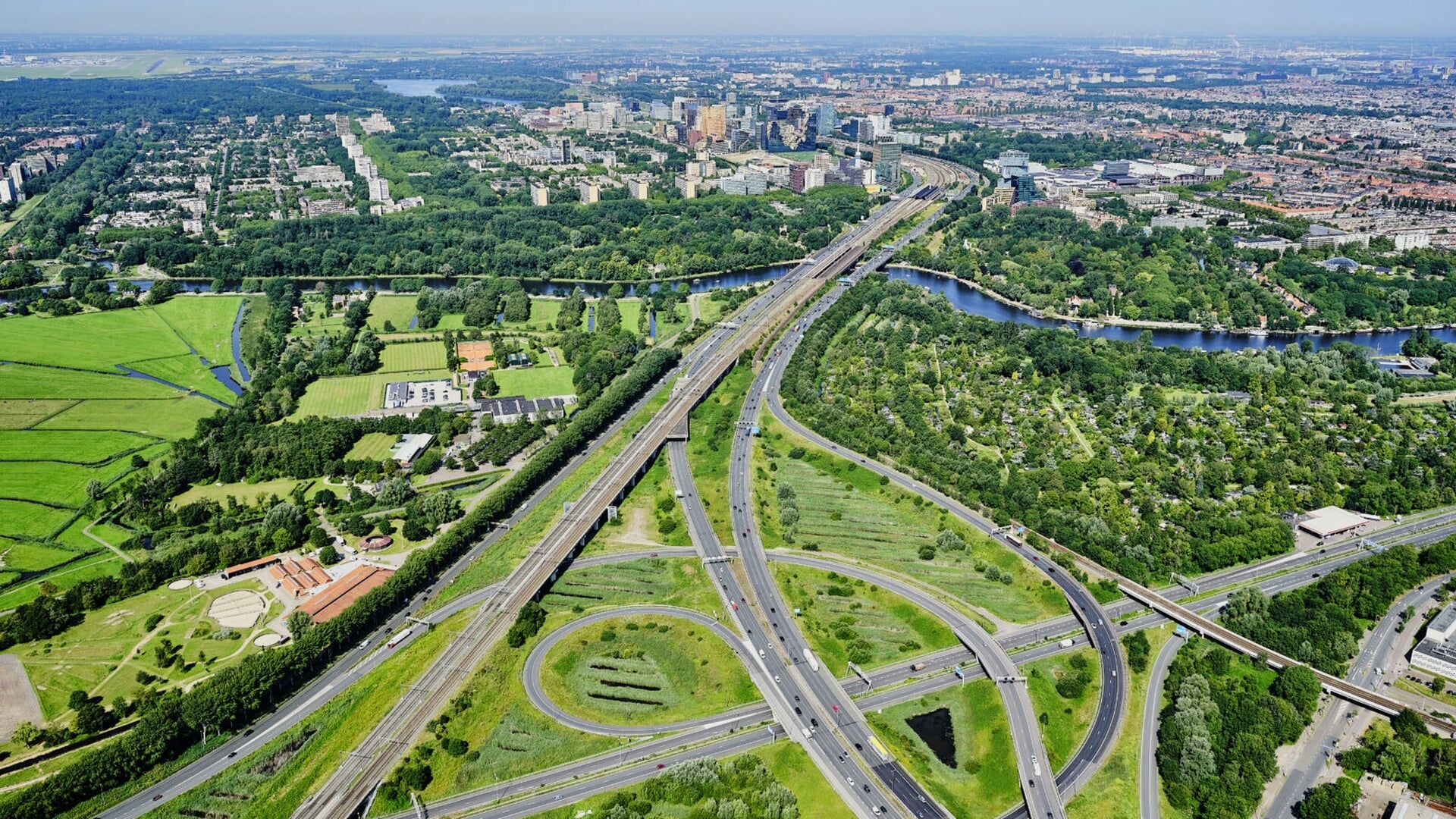 Reconstructie knooppunt Amstel voorlopig gegund aan bouwcombinatie Boskalis, Mobilis en Van Gelder