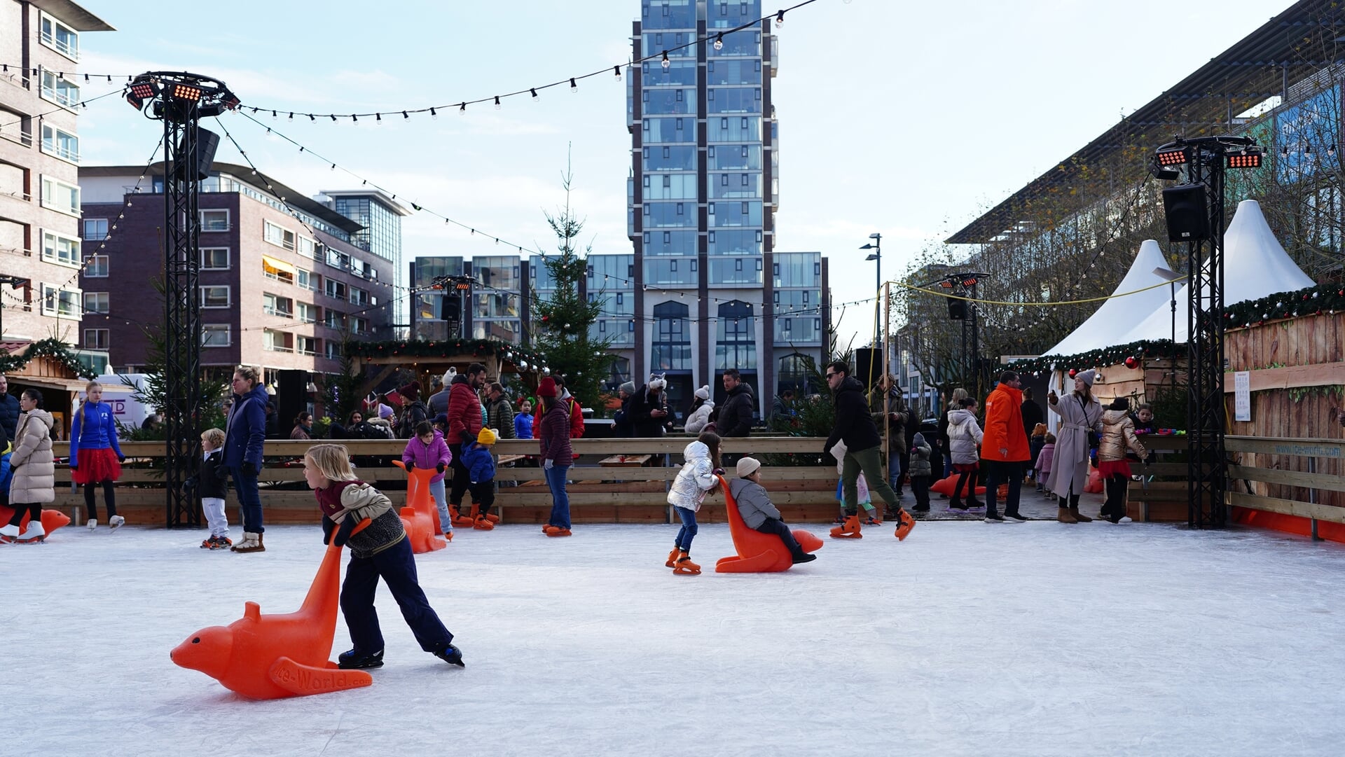 Winter Village Amstelveen keert in feestmaand december terug onder nieuwe naam ‘Stadshart on Ice’
