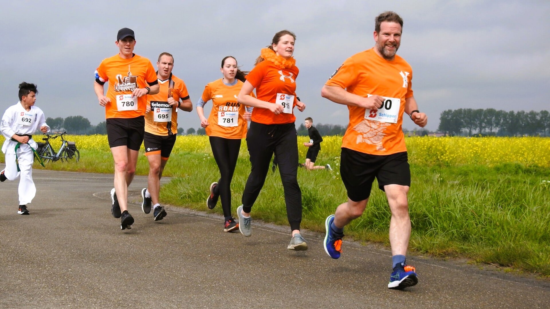 Sportieve start van Koningsdag: Omloop van Menheerse
