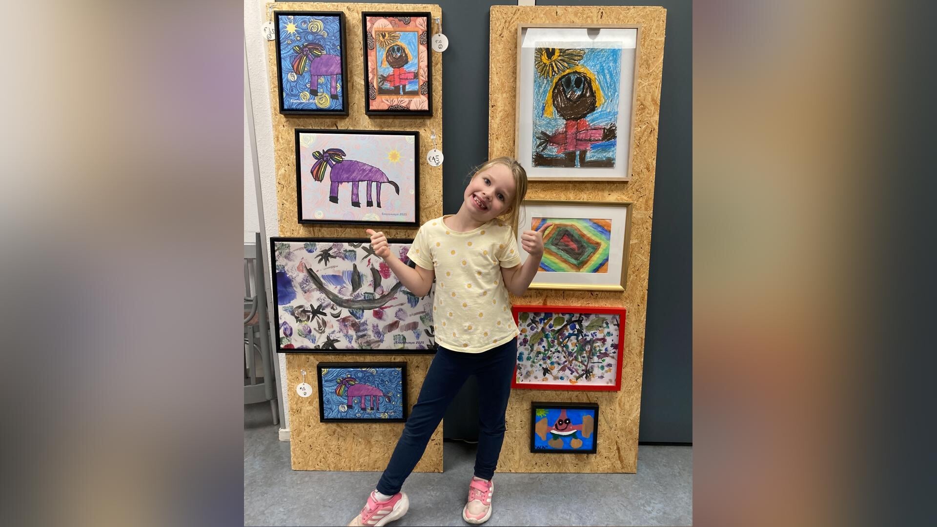 Jonge kunstenares Sara houdt eerste expositie in Ouderkerk