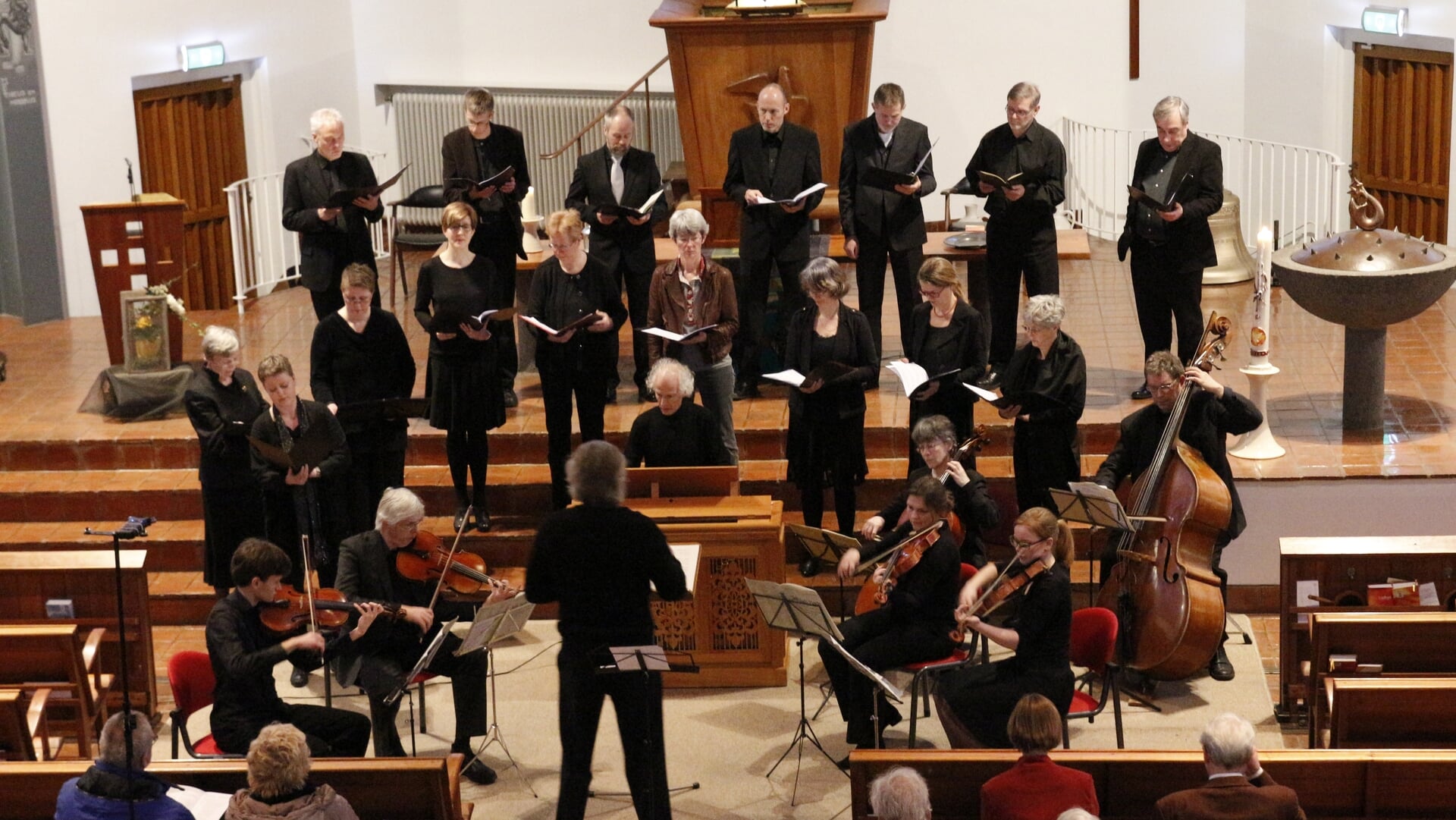Troostvolle muziek in vespers in Kruiskerk in Amstelveen