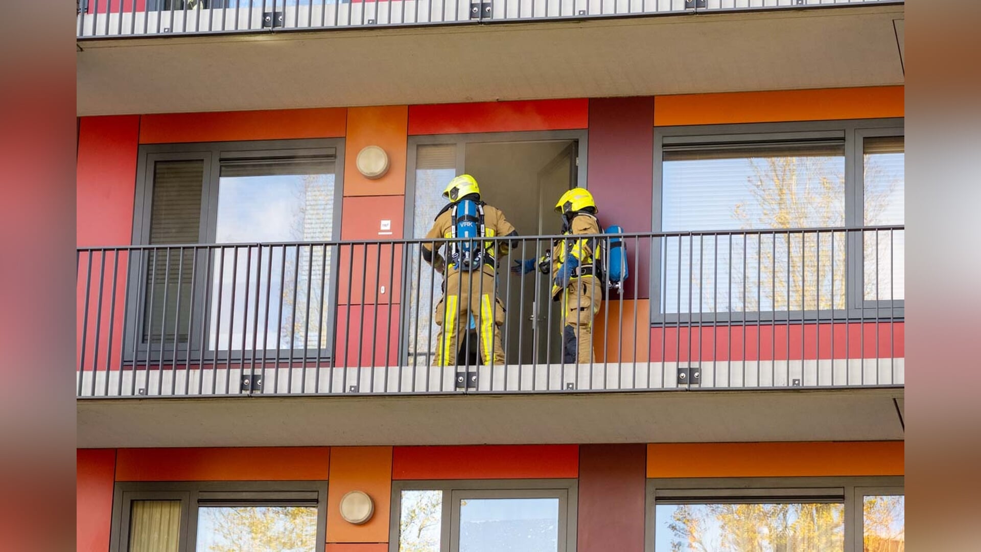 Brand in appartement aan Van den Berghlaan; één persoon naar ziekenhuis