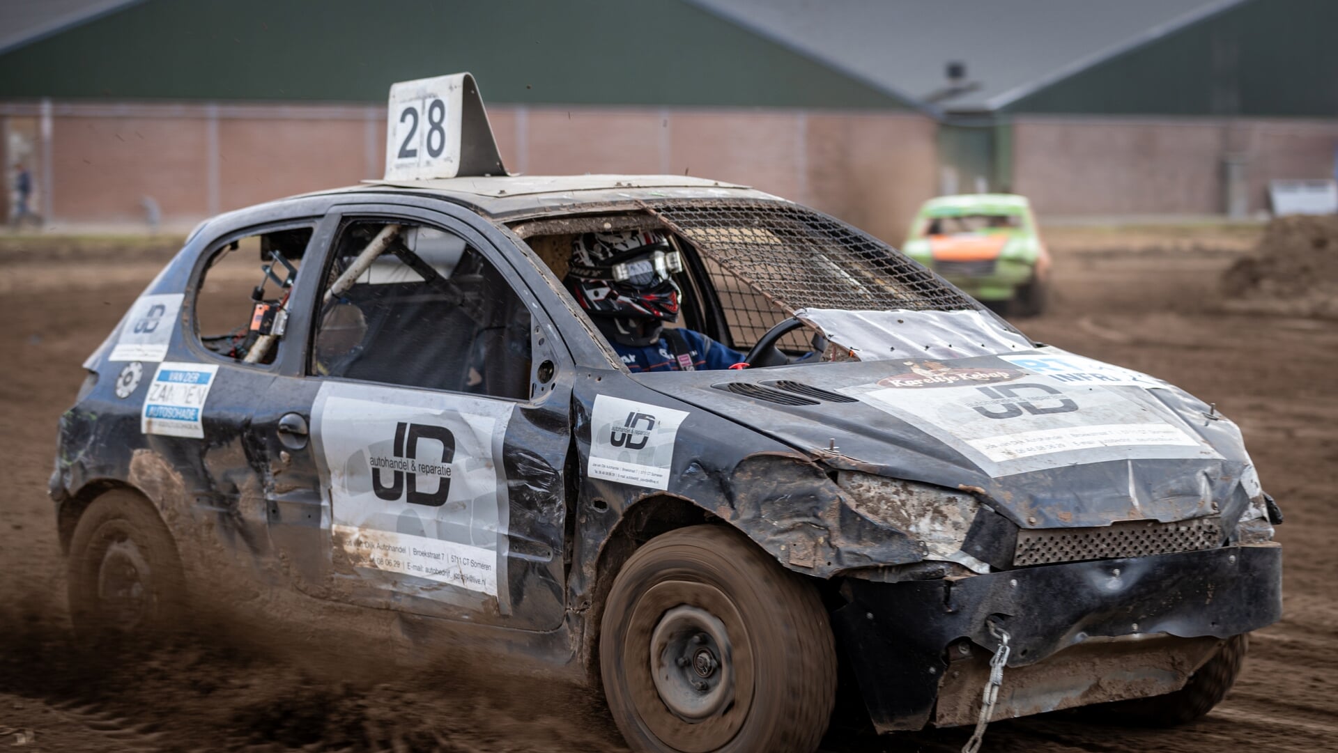 Succesvolle autocross: zon, spektakel en sportieve rivaliteit