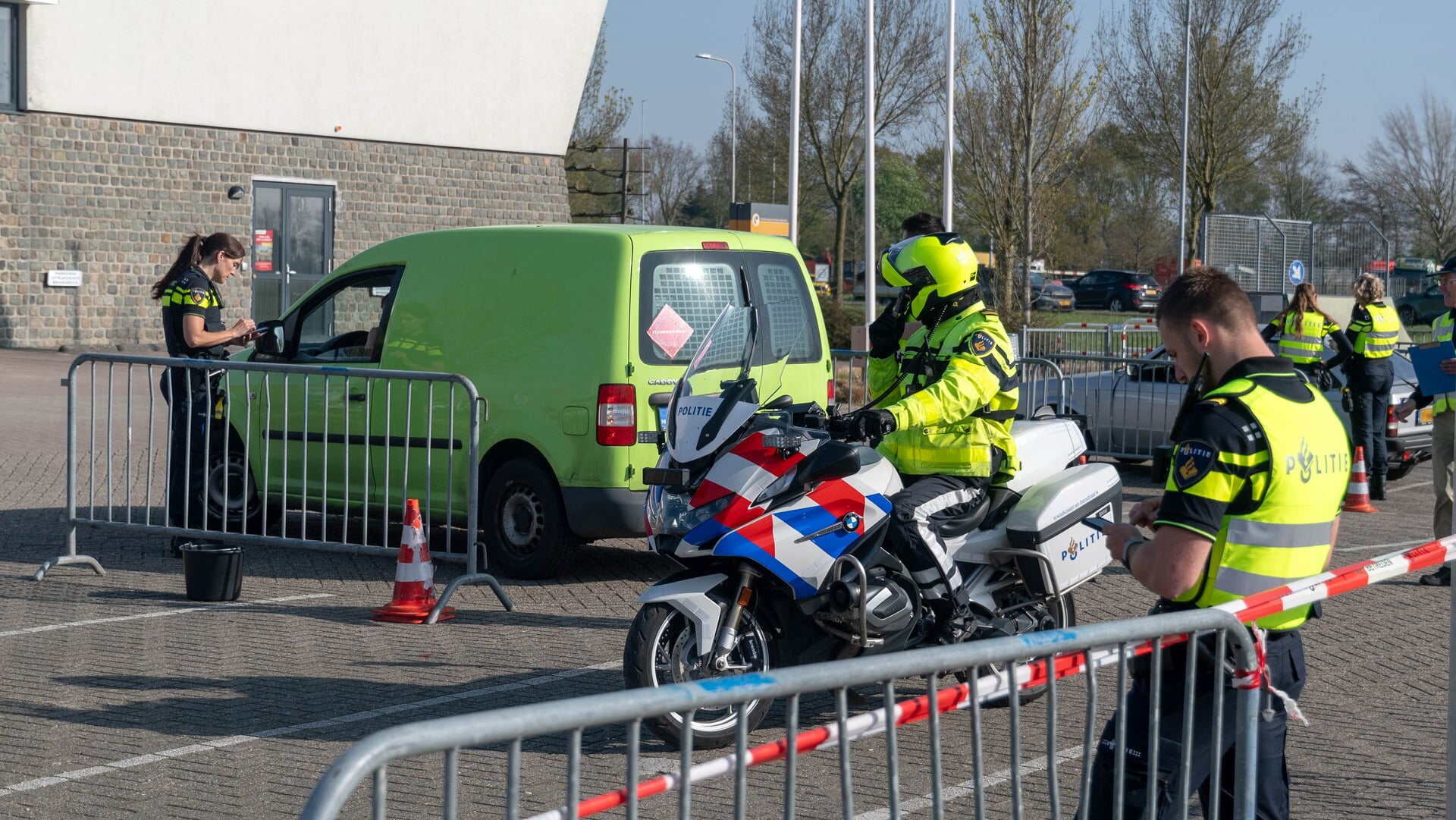 Politie houdt controle in Sommelsdijk