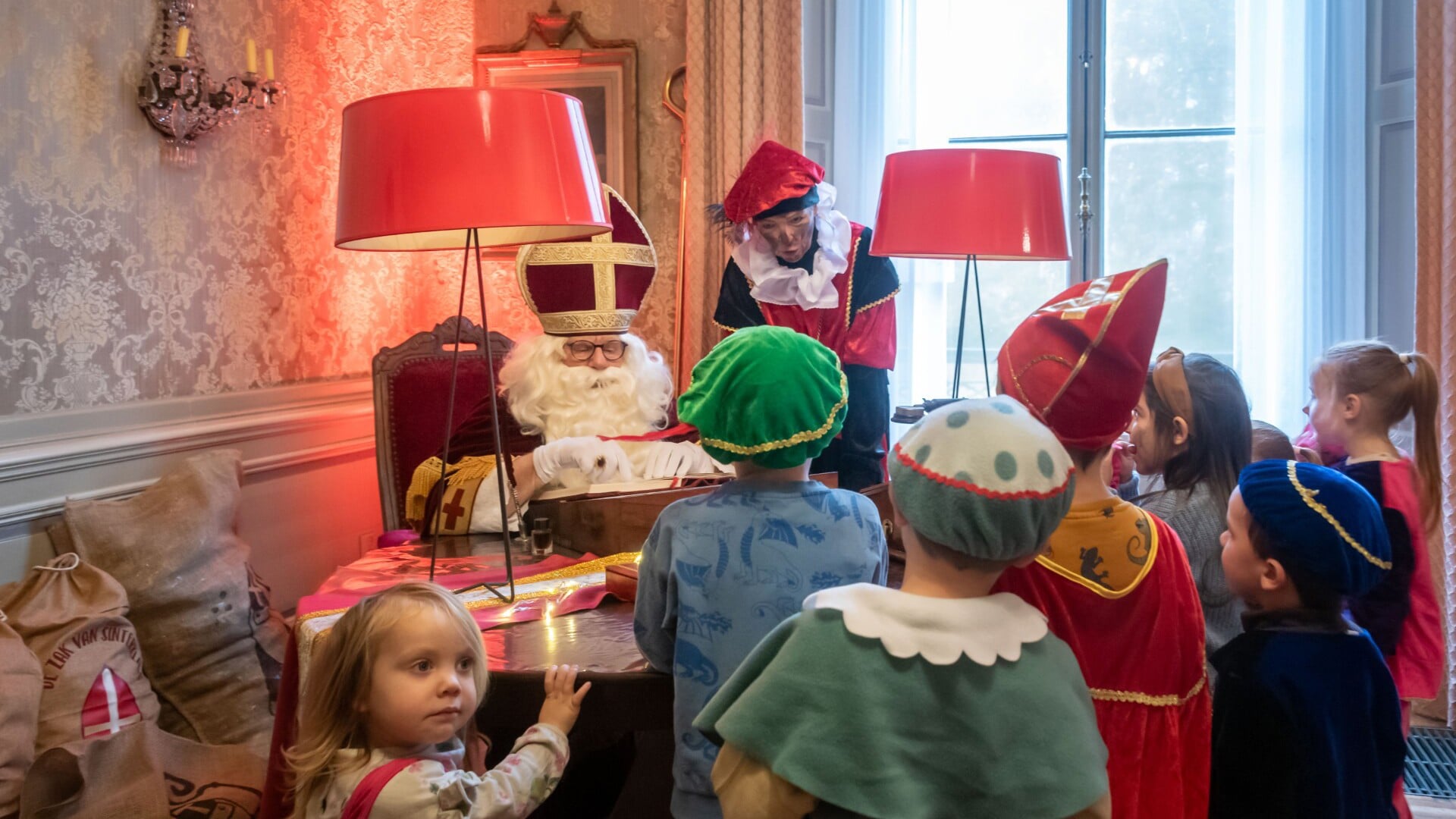Sinterklaas logeert weer in Sinterklaaskasteel Geldrop