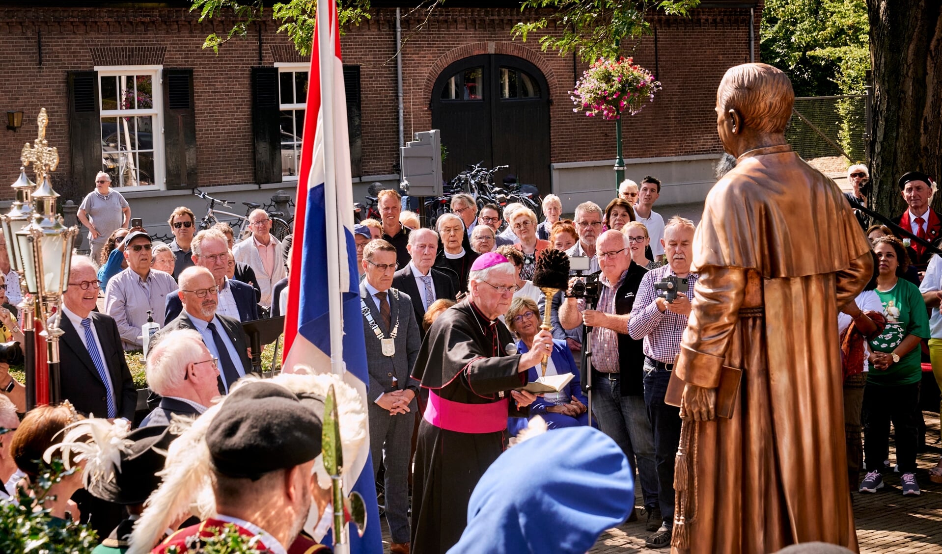 Nu Ook Een Beeld In Aarle-Rixtel Van Pater Eustachius - Al Het Nieuws ...