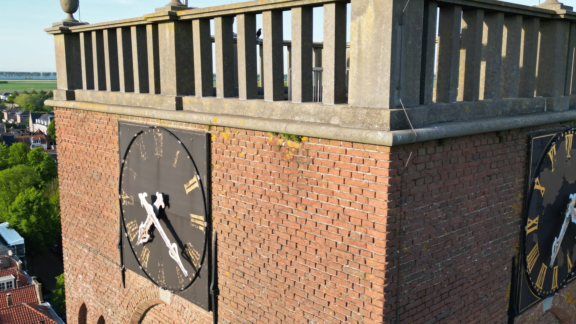 Dorpsraad Sommelsdijk luidt noodklok over toren en grafkelder