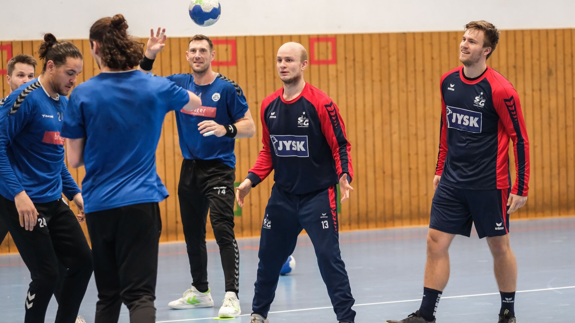 Mellem Drøm Og Dagligdag: Ung Bagspiller Har Fået Lov Til At Træne Med ...