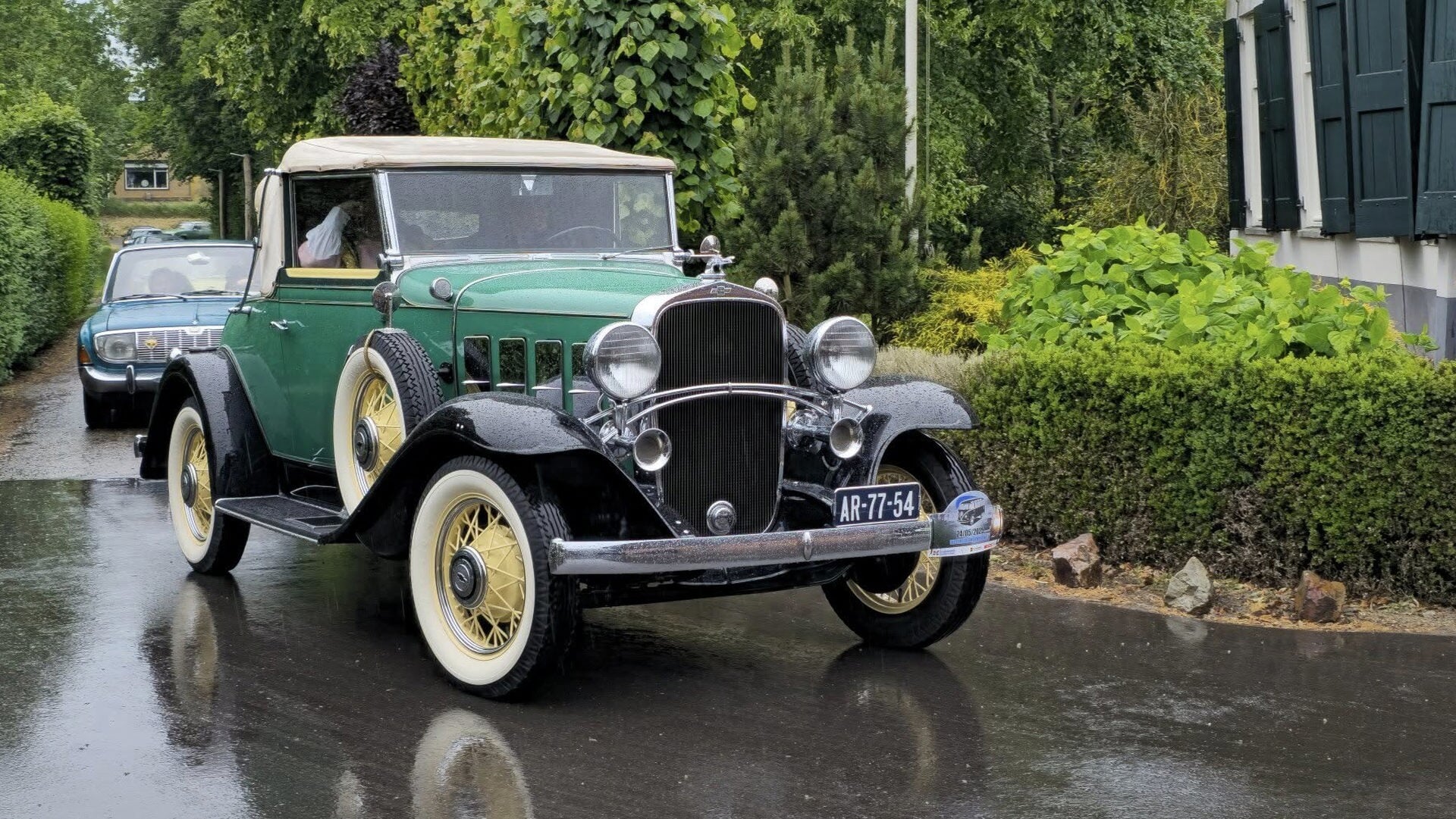 Glunderende gezichten bij oldtimerrit Geusje’s Stee