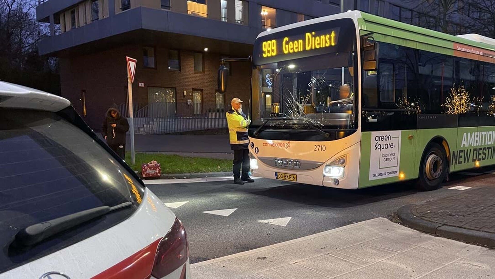 Fietser gewond na aanrijding met lijnbus op rotonde - HCnieuws | Nieuws ...