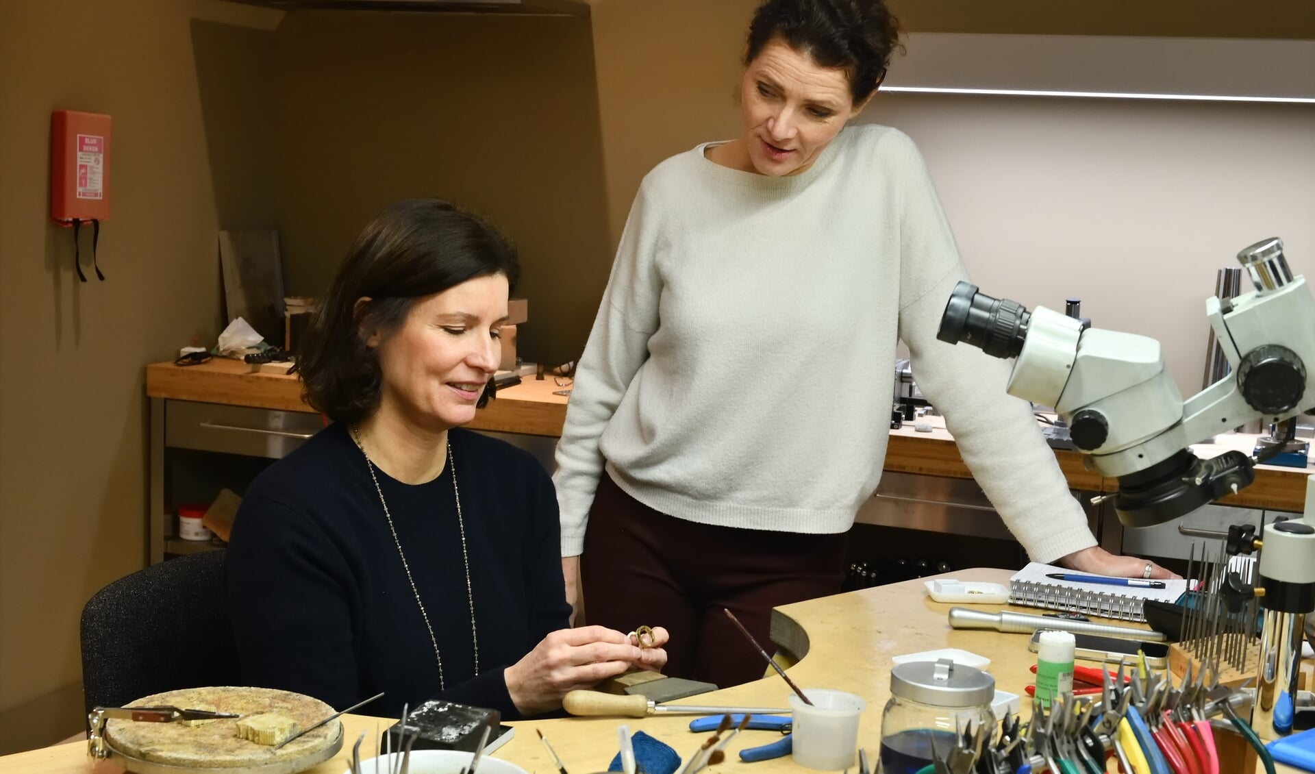 Eline de Visser treedt toe als goudsmid bij Edell Fine Jewelry - Oozo.nl