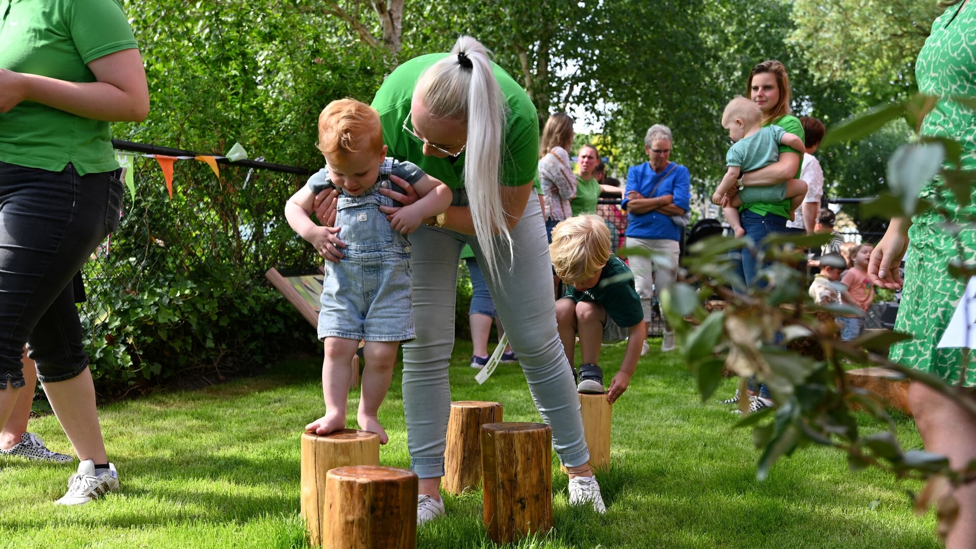 Wethouder opent nieuwe ontdektuin Wiedewei Dirksland