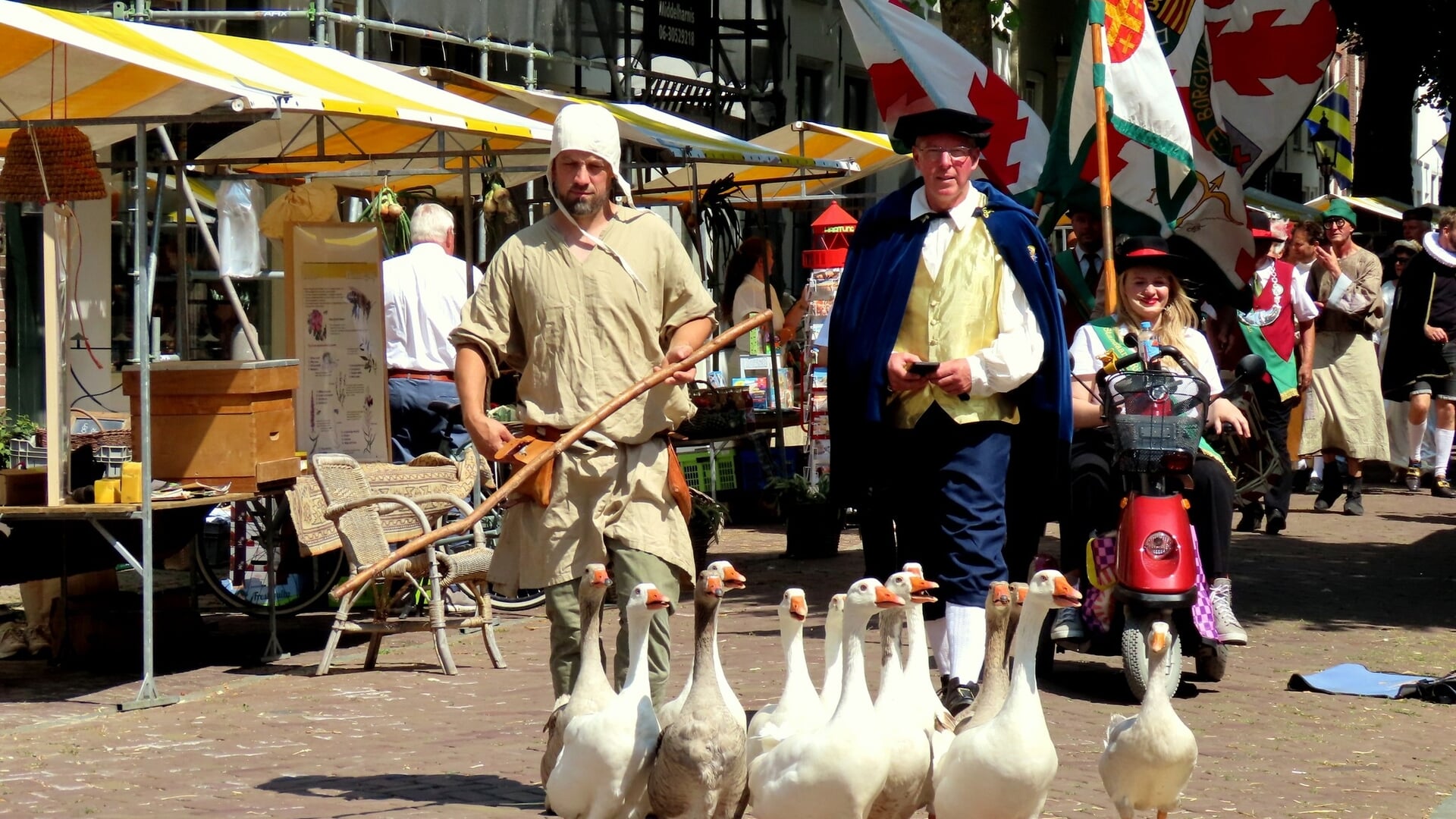Hitte en historie hand in hand tijdens historische markt