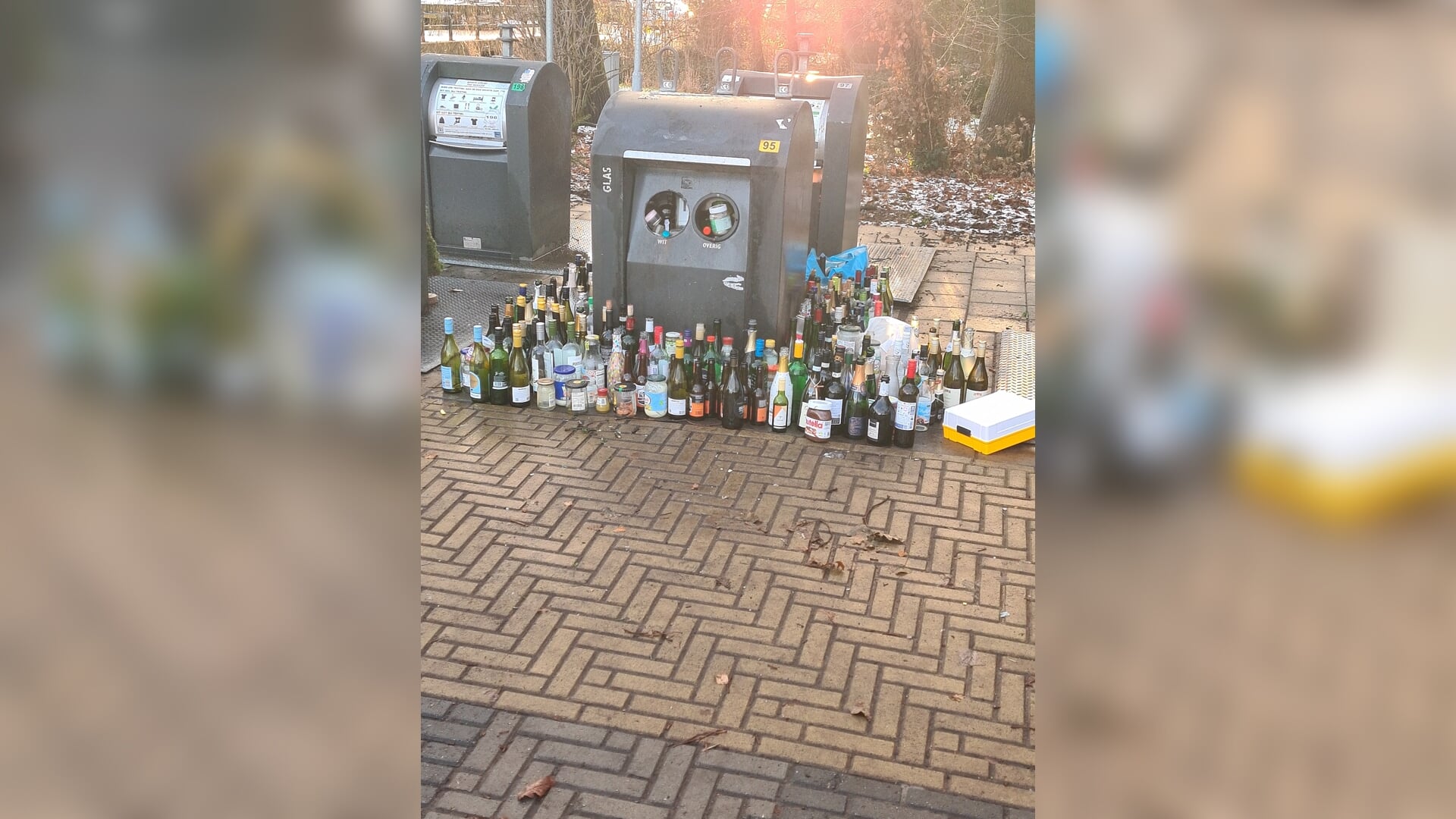 oudejaarslol, glasbak vol