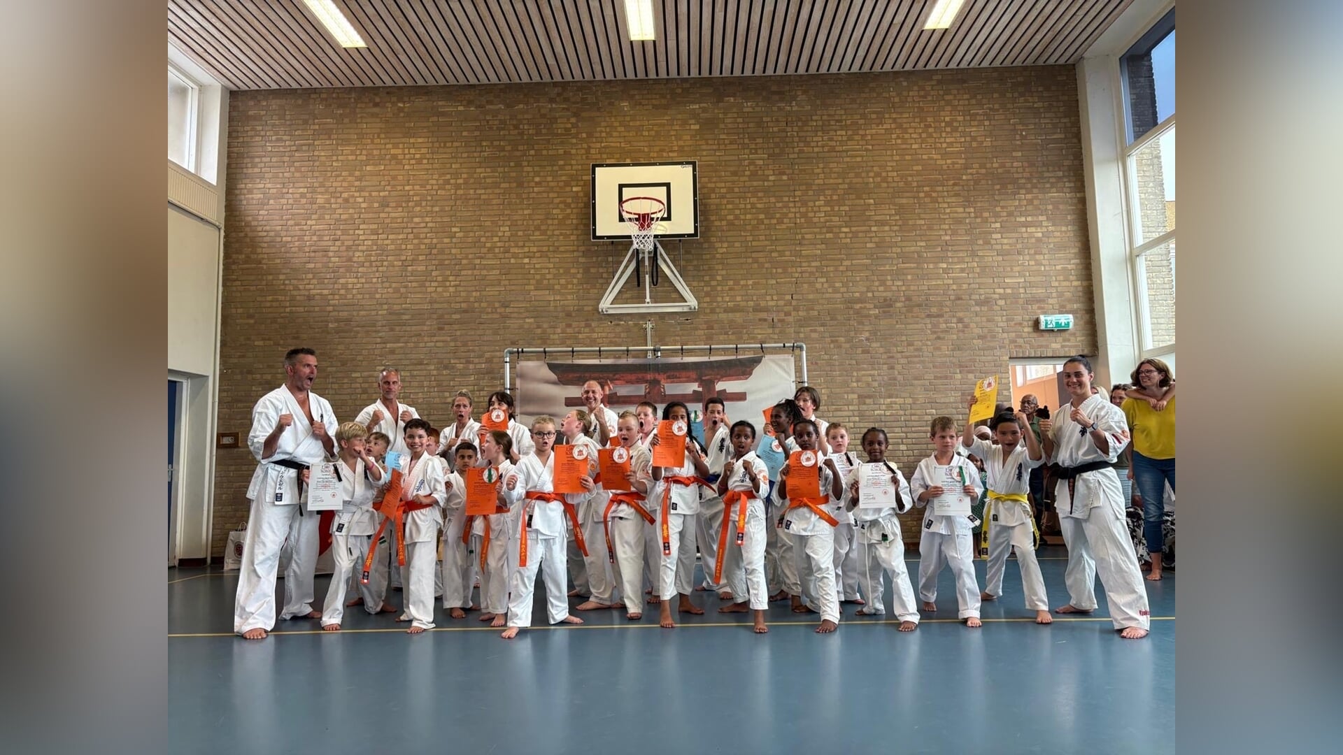 Geslaagde Kyu-examens bij Itachi Dojo ondanks zomerse hitte