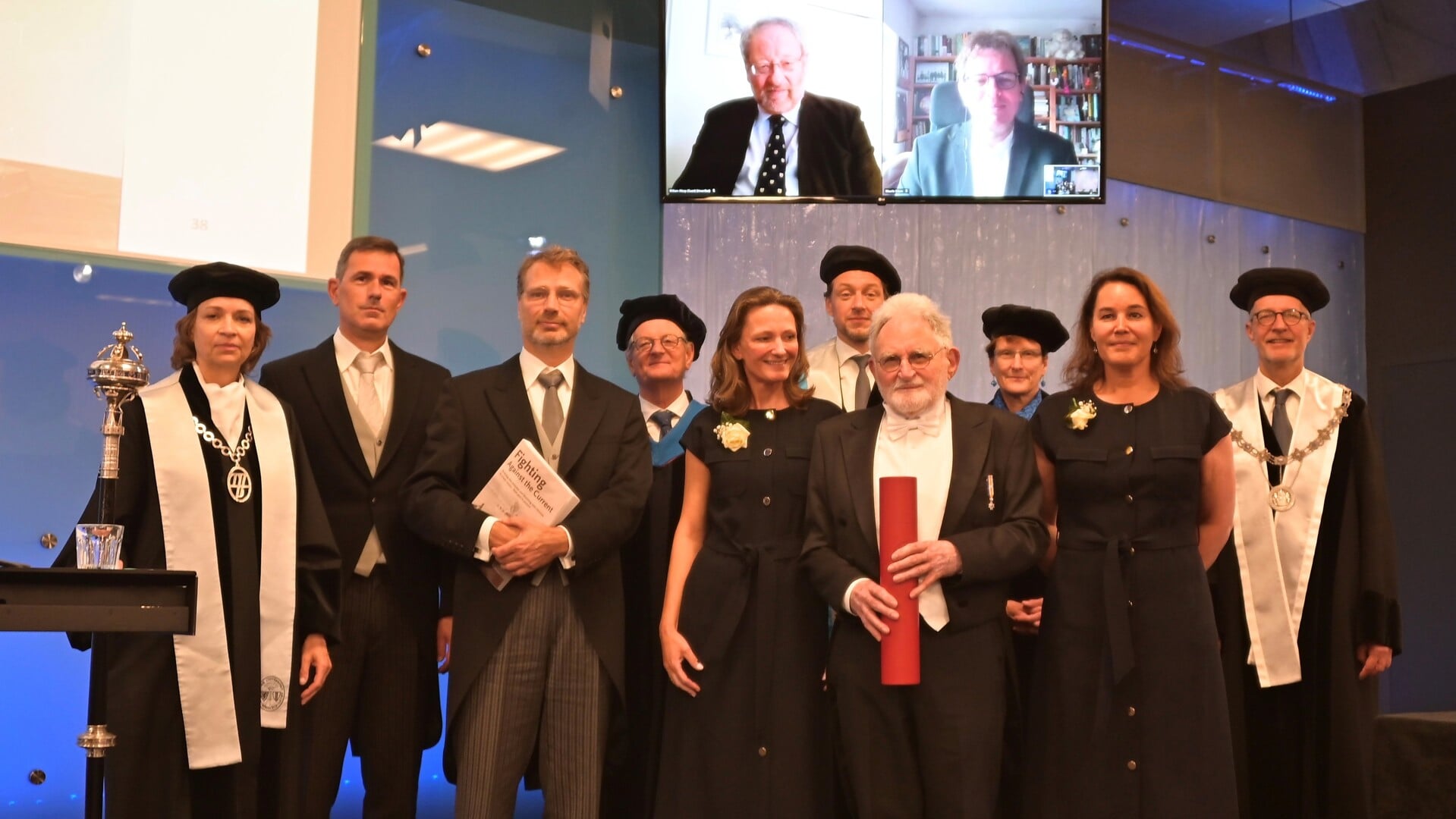 TU Delft feliciteert oudste promovendus ooit - Al het nieuws uit Delft