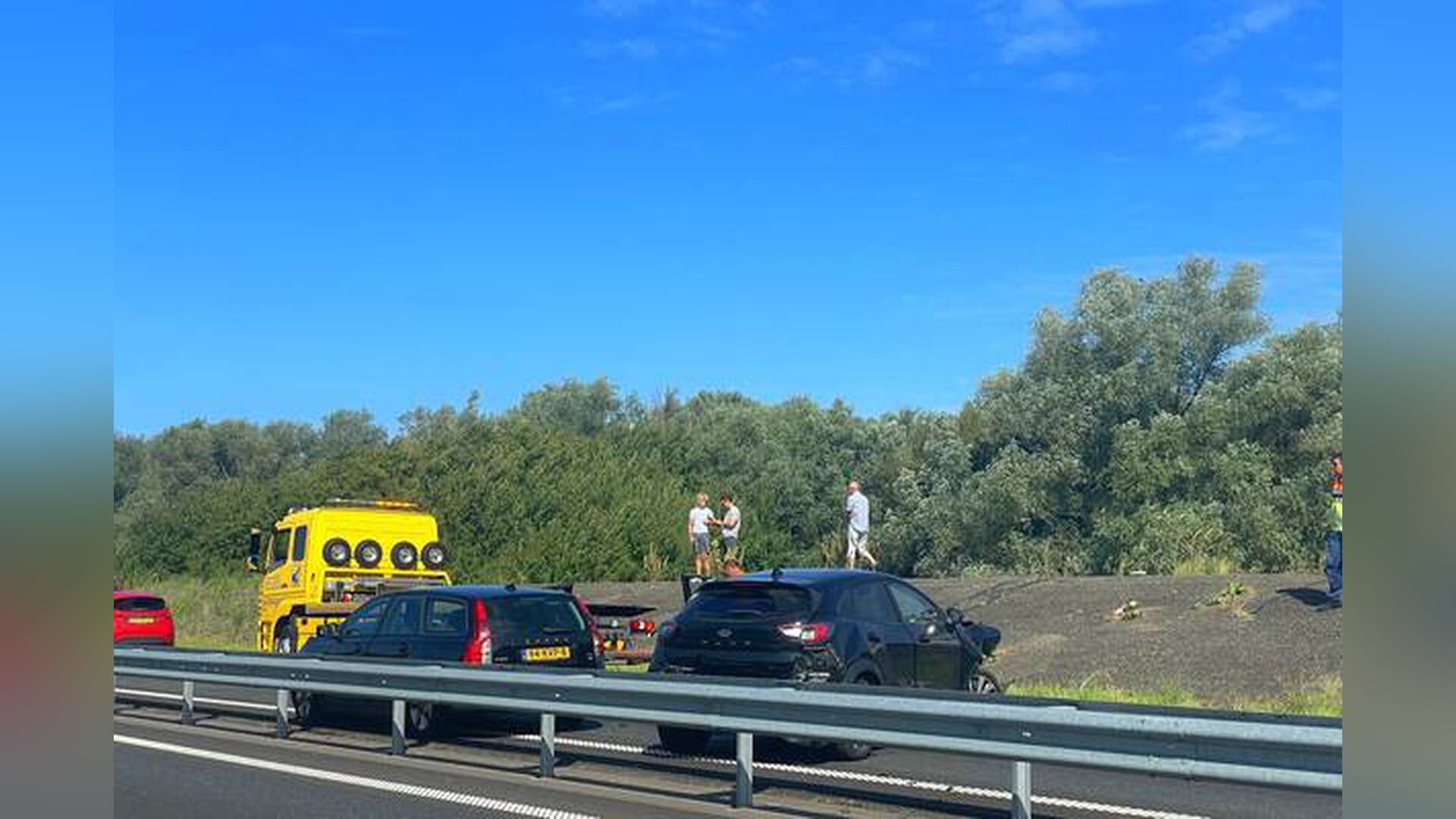 Ongeval tussen twee voertuigen leidt tot afsluiting weg in Ooltgensplaat