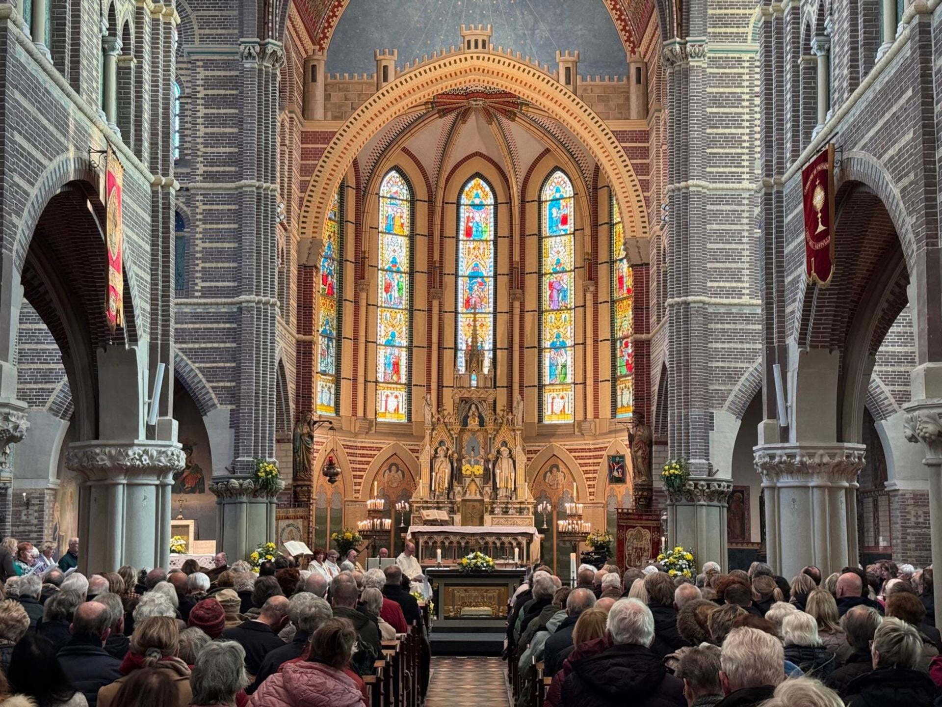 Indrukwekkende laatste viering in Urbanus Ouderkerk