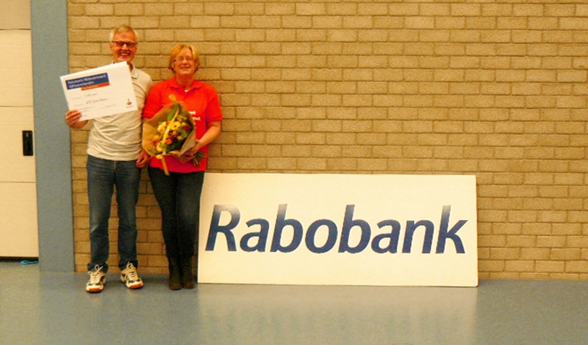 Cheque van Rabobank voor jubileum WIK | Al het nieuws uit Alblasserwaard