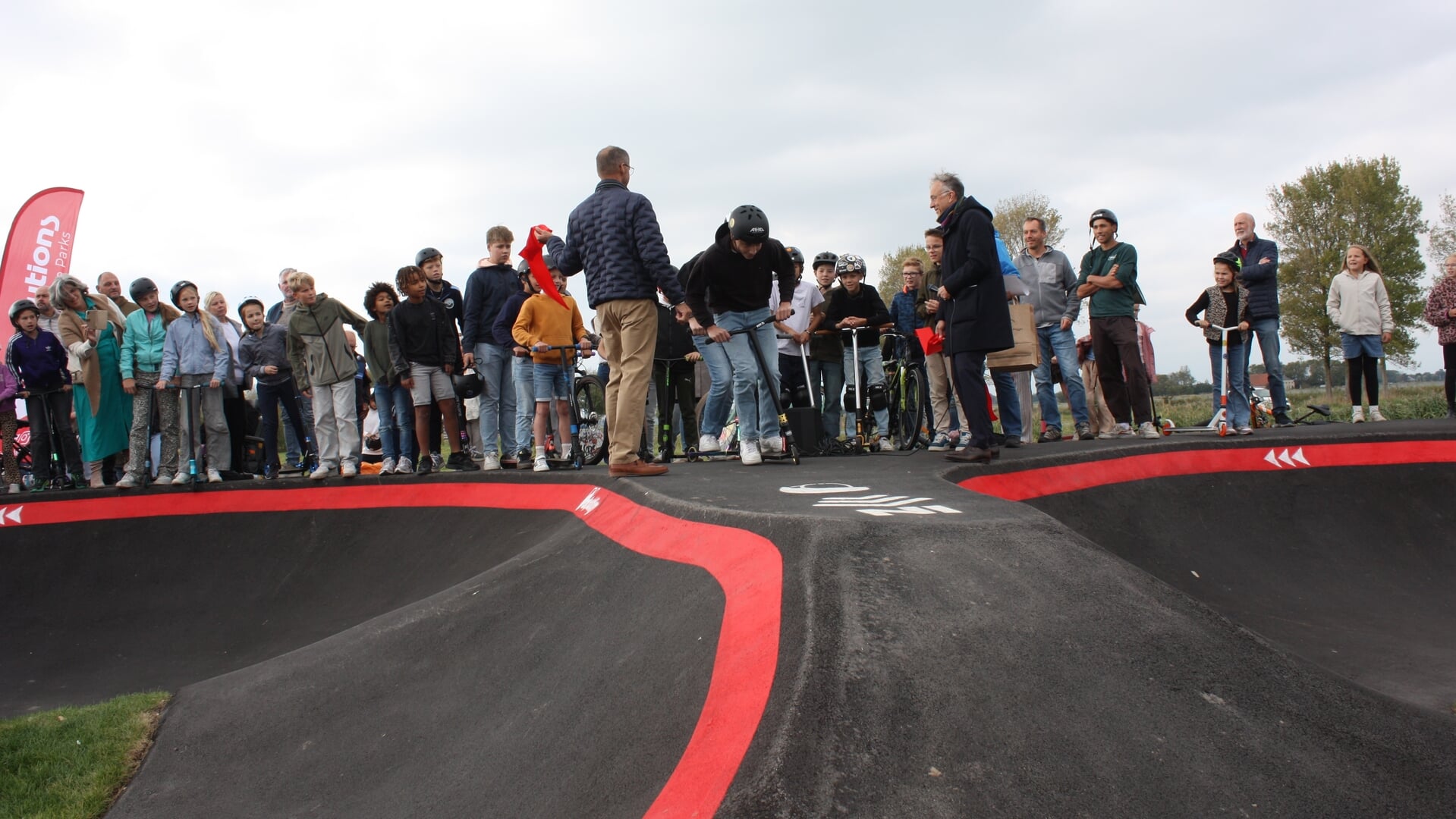 De Dirkslandse pumptrack is nu echt open: “Jullie hebben dit zelf voor elkaar gekregen”
